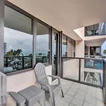 Adorable 2 Bedroom Condo Beach Service 605