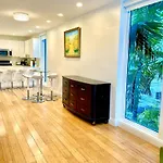 15 Guests Luxurious South Beach Suite With Rooftop