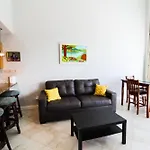 Castle B17 Contemporary Condo With Pool, Beach Access And Free Parking
