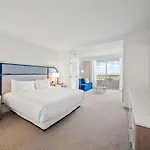 Fontainebleau Corner Unit New Reno 2Bdrm 3Bath