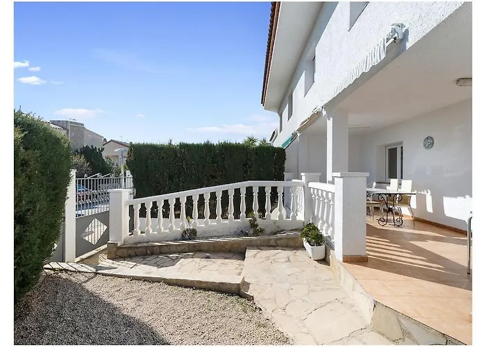 Villa In Pino Alto For 12-14 People, 400M To The Sea
