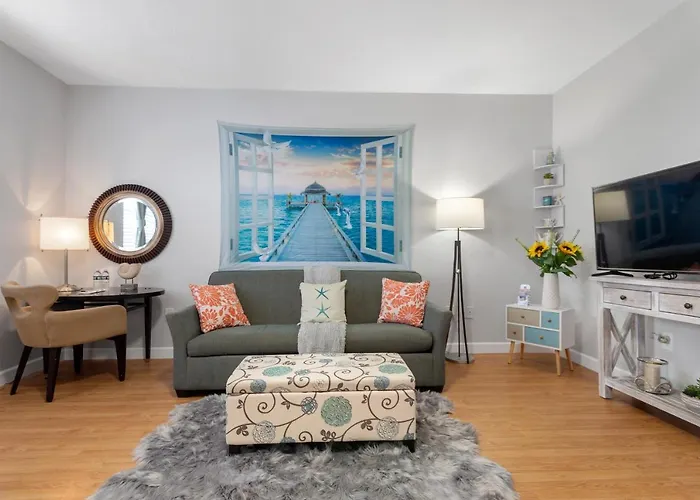 Ensuite Apt On Collins Ave
