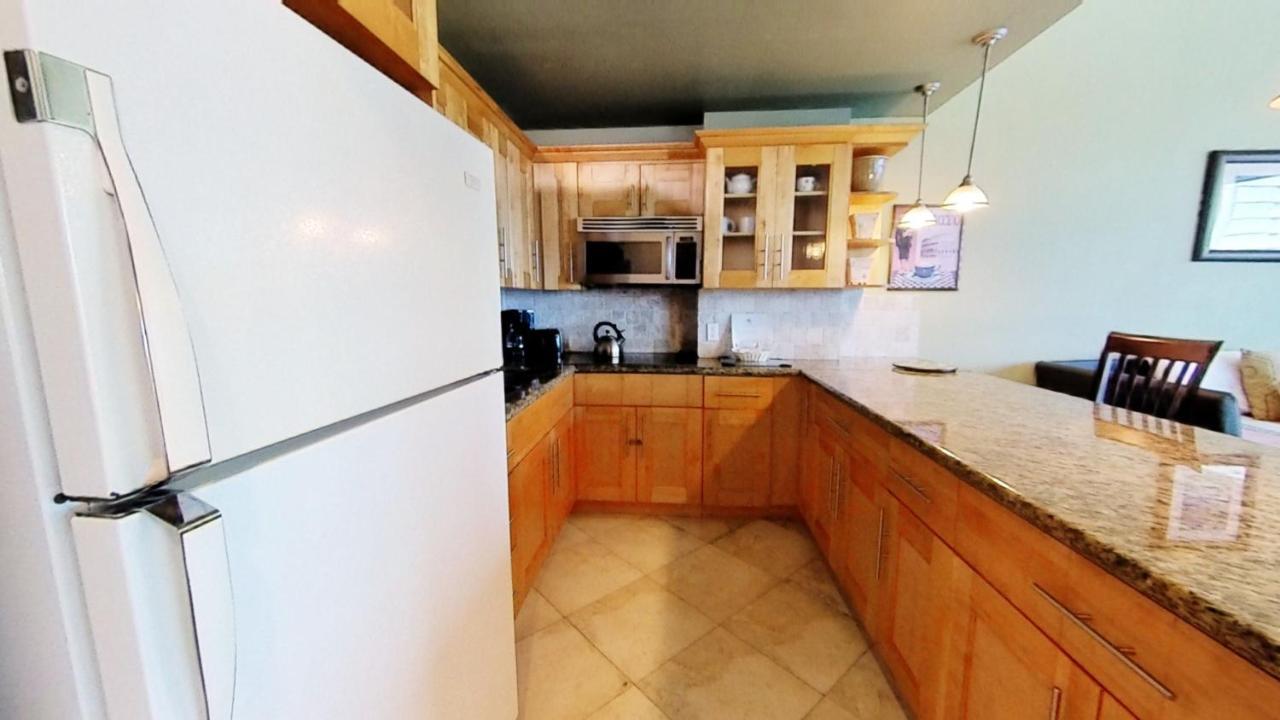 Castle B17 Contemporary With Pool, Access And Free Parking