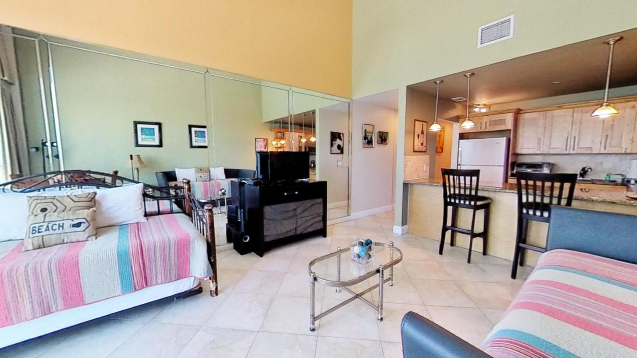 Castle B17 Contemporary With Pool, Access And Free Parking *