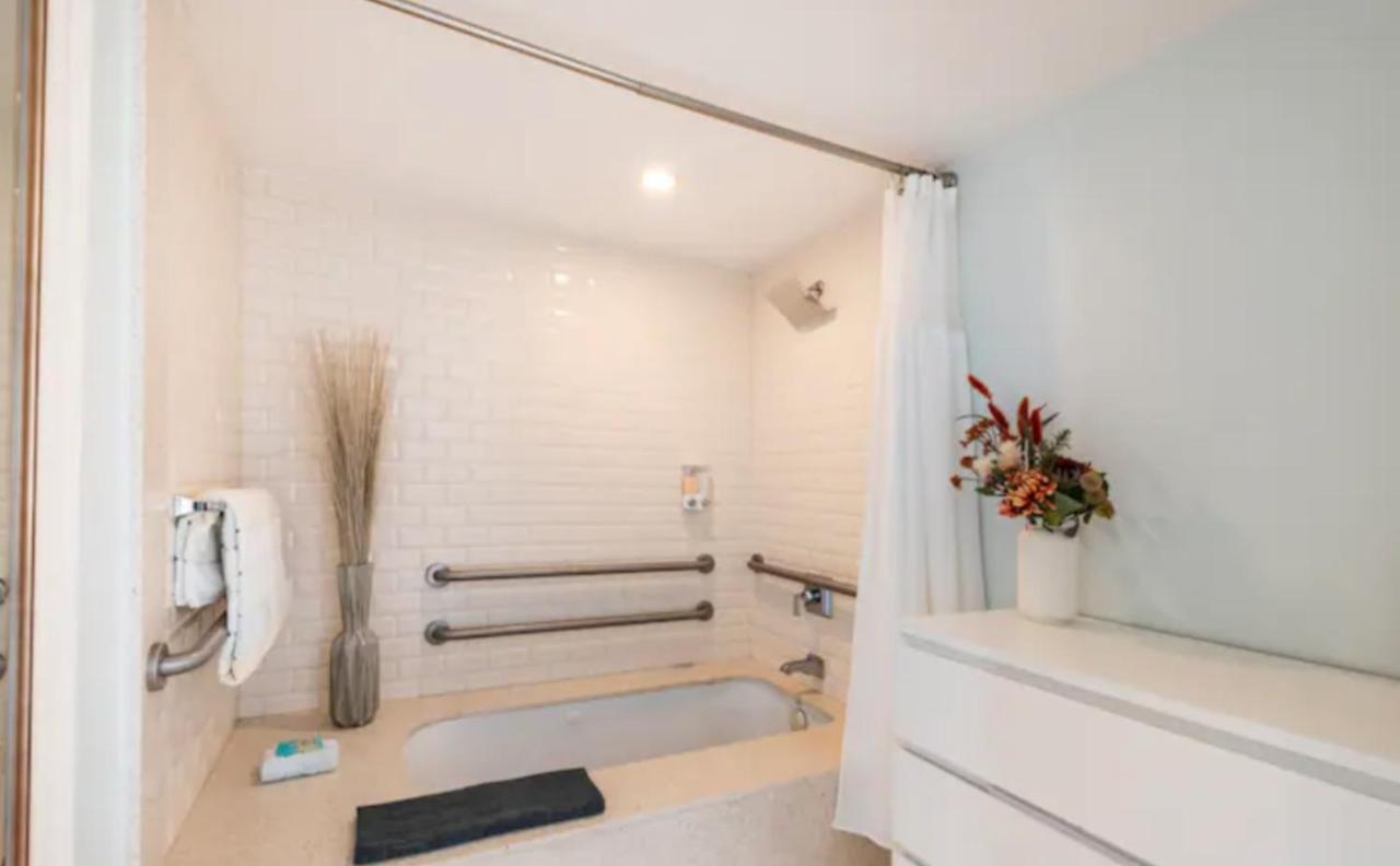 Carlyle Ocean Dr South 2 Bedroom Luxury