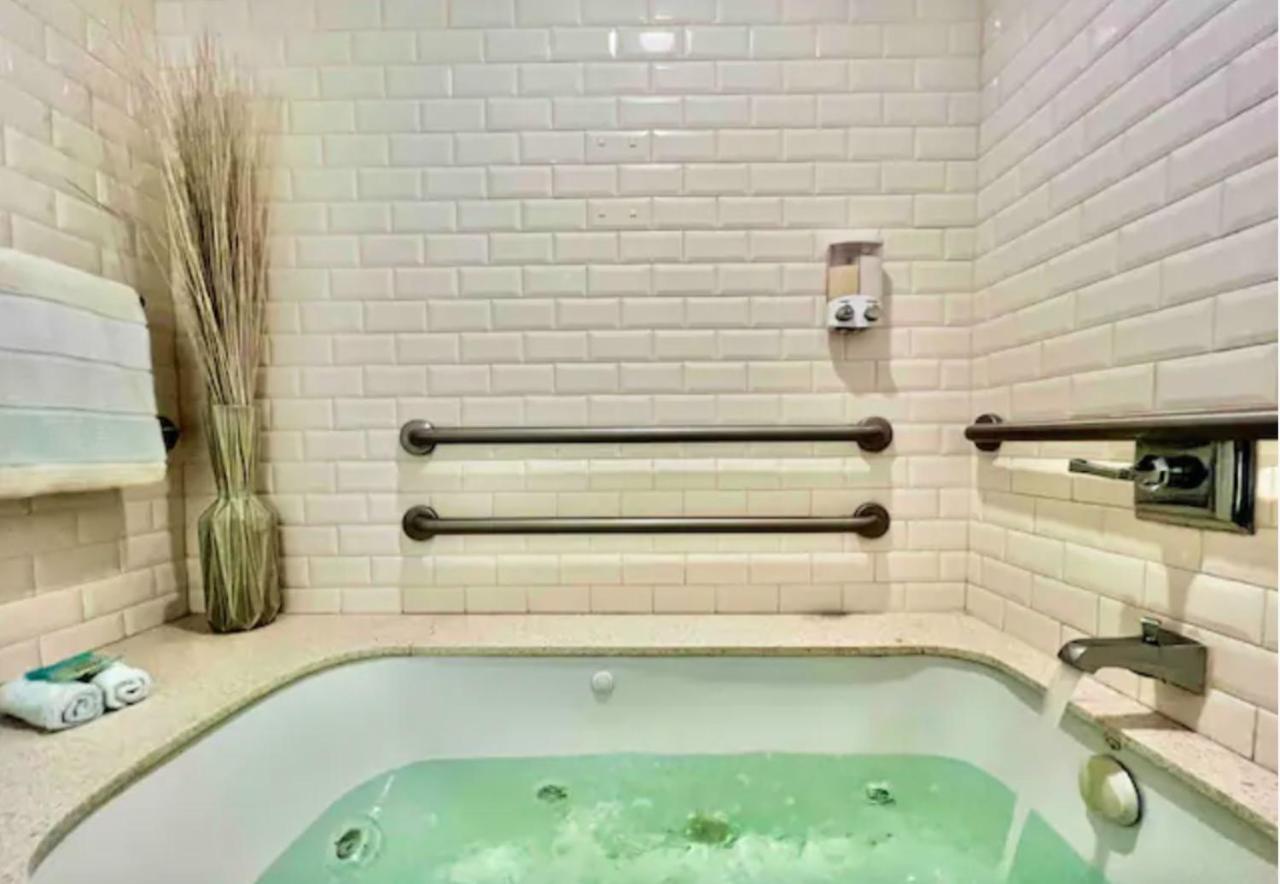 Carlyle Ocean Dr South 2 Bedroom Luxury Miami Beach
