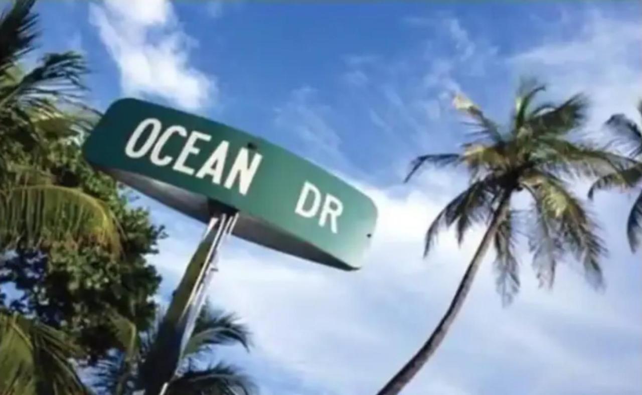 Carlyle Ocean Dr South 2 Bedroom Luxury Apartment *