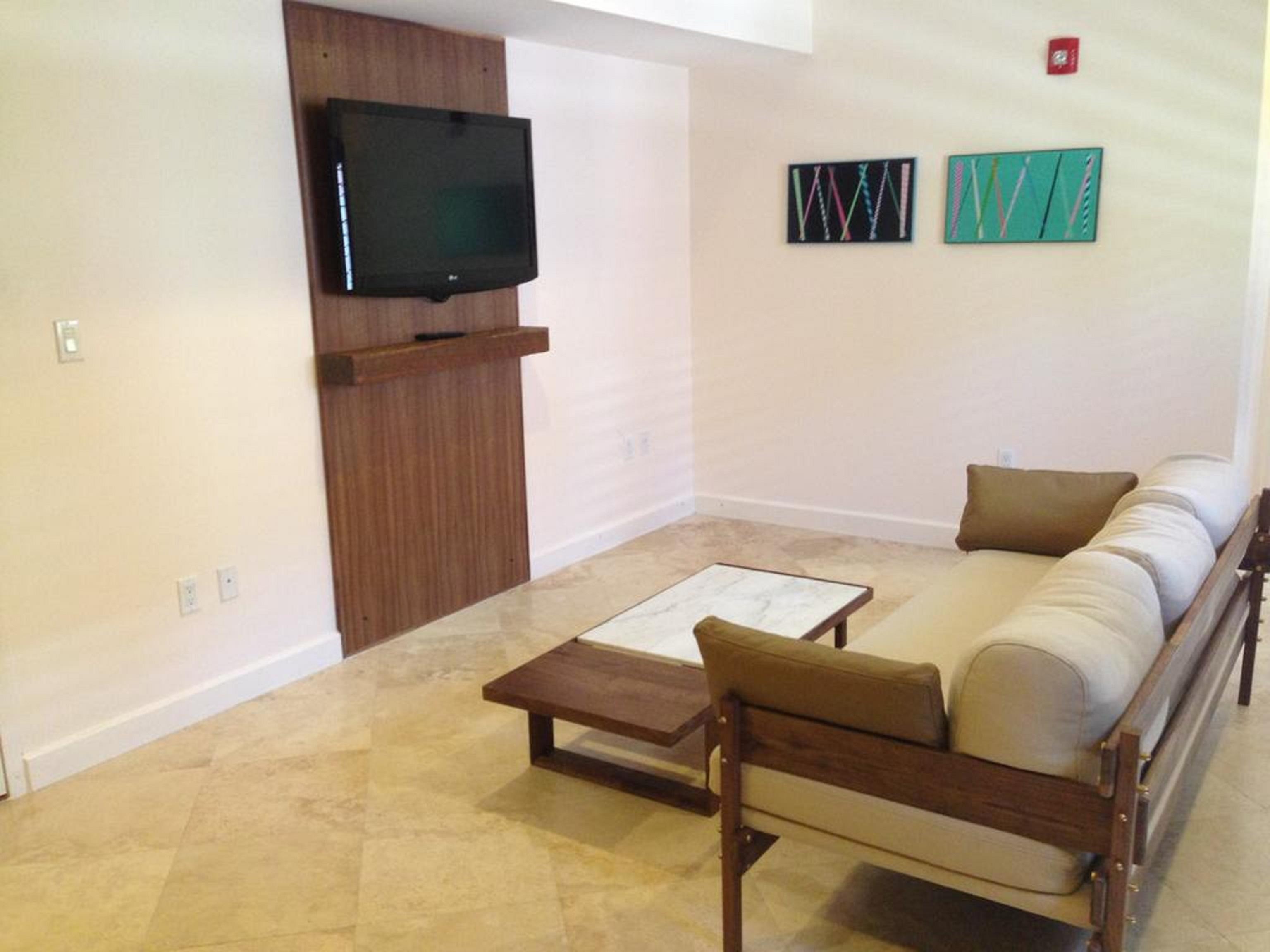 Casa Victoria Orchid Miami Beach