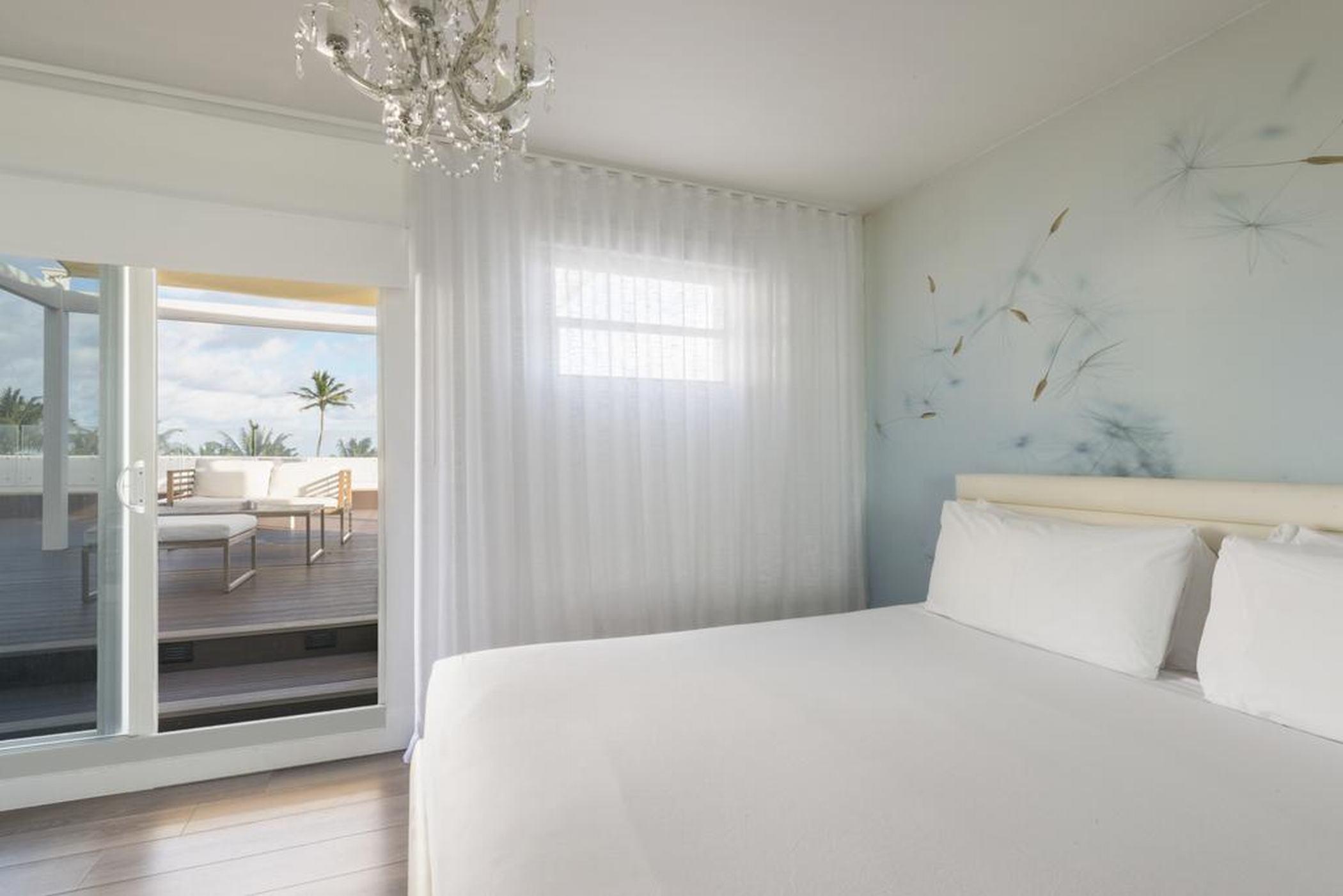 Penguin Hotel Miami Beach