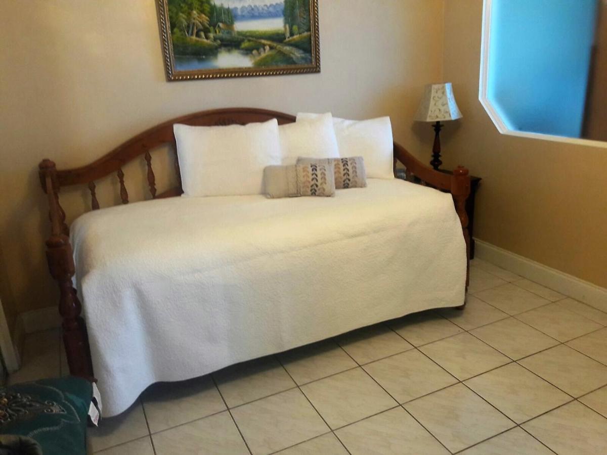 Castle 727 With Balcony And Ocean View, Pool, Tennis, Access, Free Parking * Miami Beach