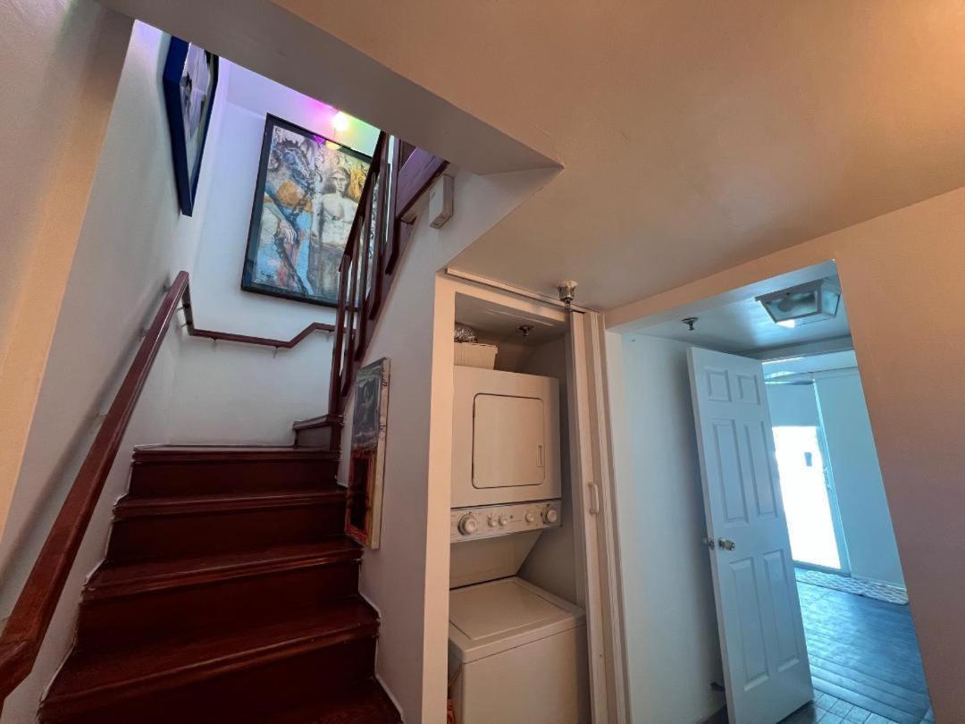 Castle Bth2 Stunning Oceanfront Townhouse, Private Access, Private Pool Access, Tennis And Free Parking! Holiday home Miami Beach
