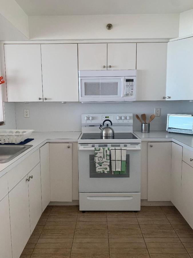 Castle Bth2 Stunning Oceanfront Townhouse, Private Access, Private Pool Access, Tennis And Free Parking!