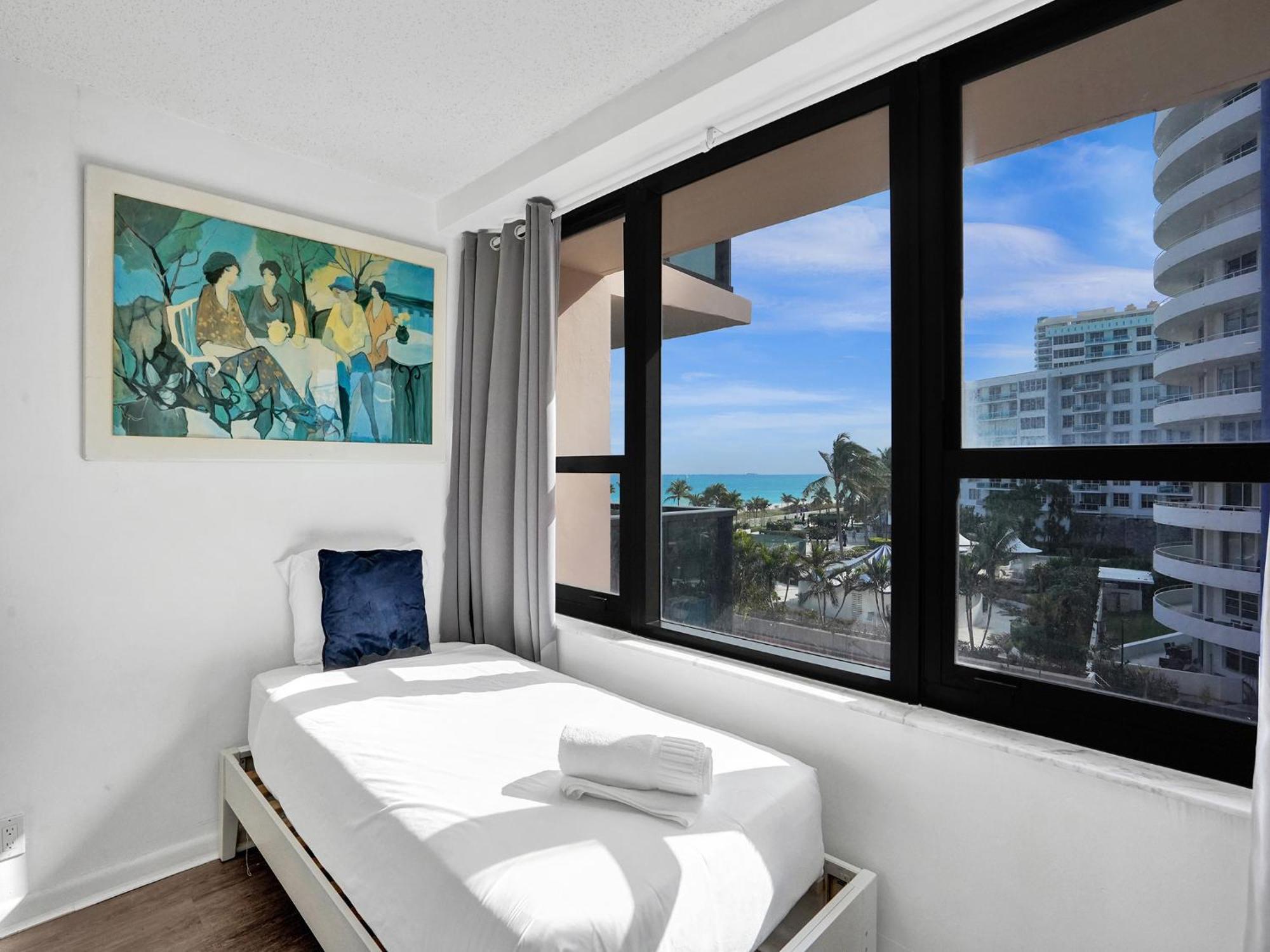 Adorable 2 Bedroom Service 605 Apartment
