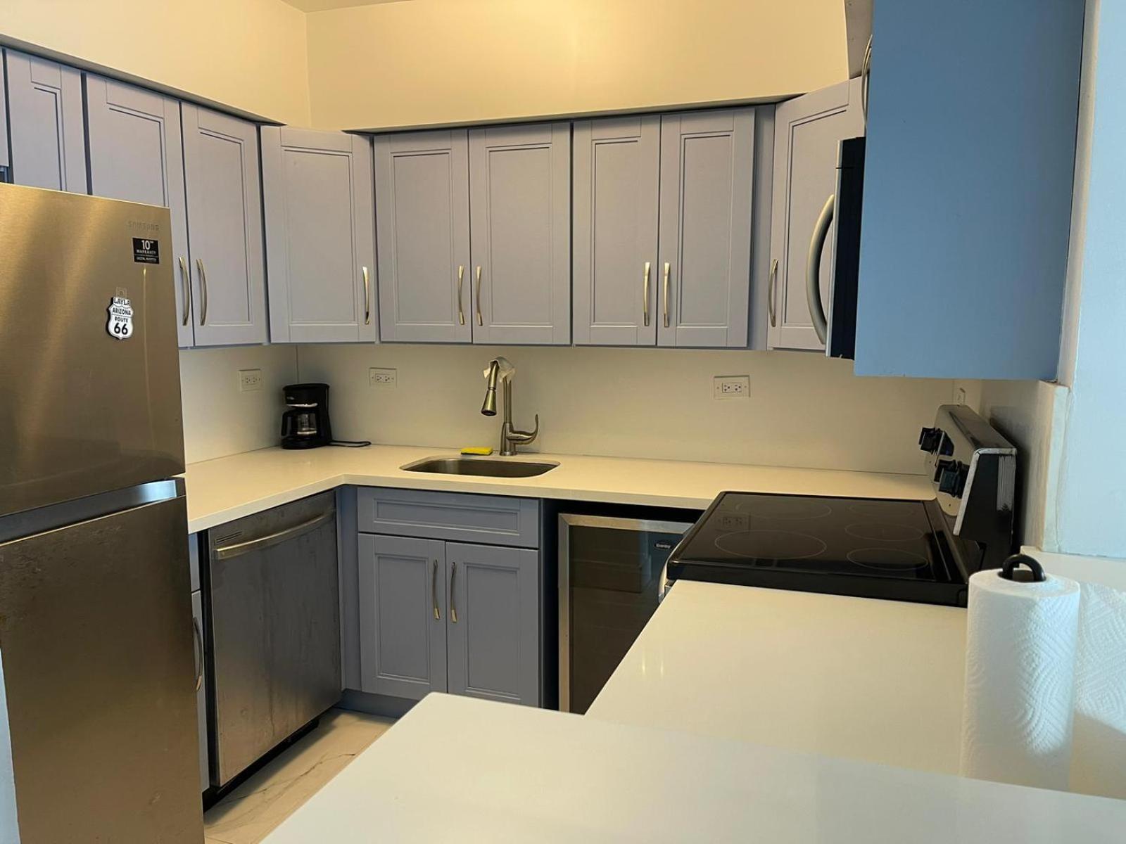 Apartment Modern One Bedroom *