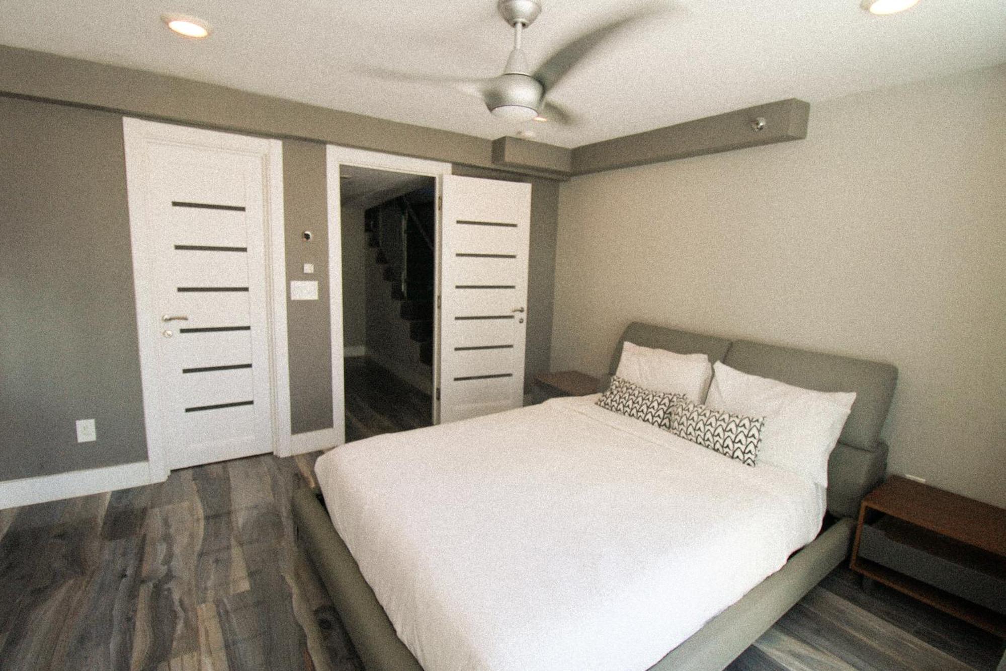 Castle Bth2 Stunning Oceanfront Townhouse, Private Access, Private Pool Access, Tennis And Free Parking! Holiday home