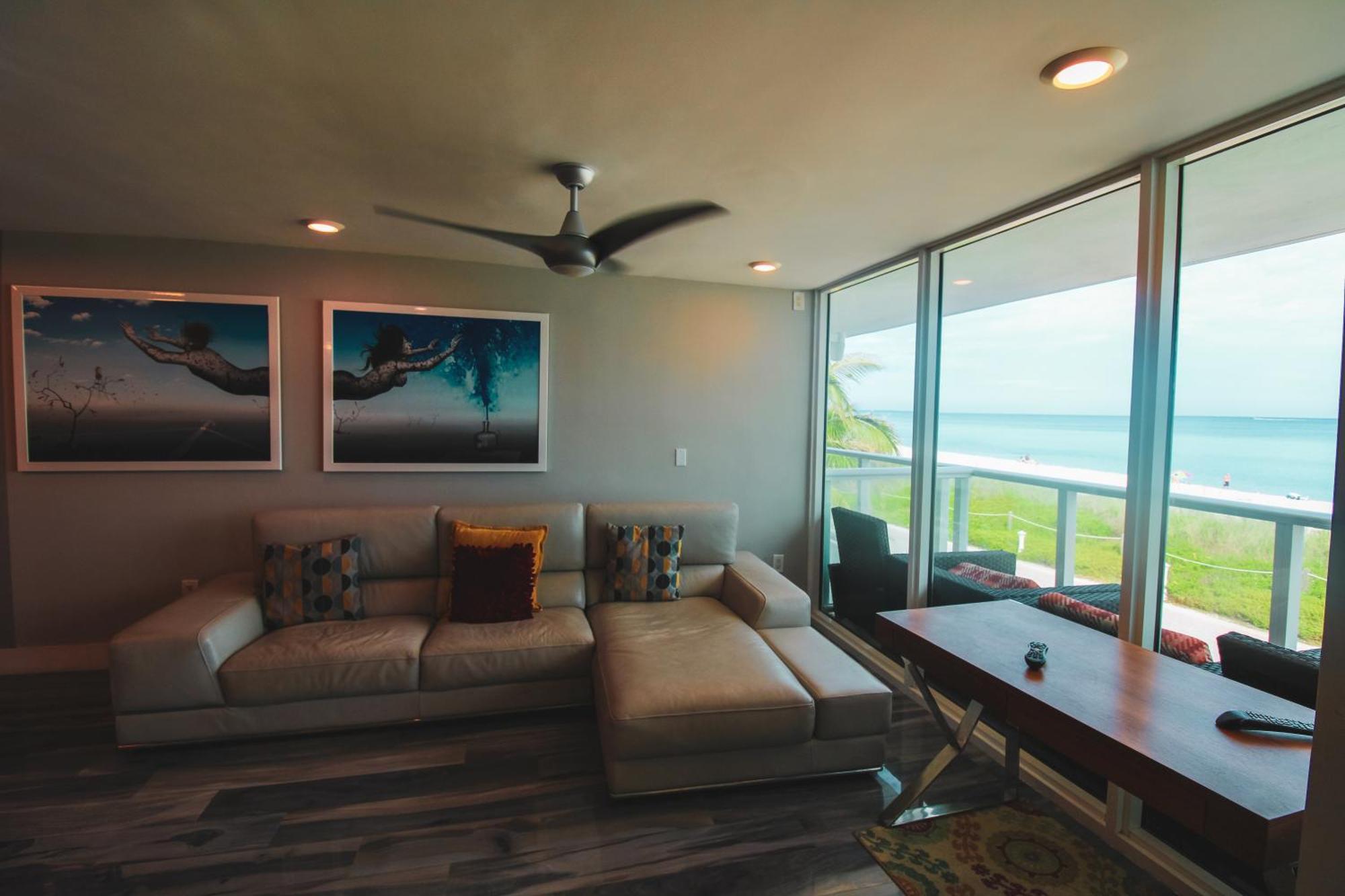 Castle Bth2 Stunning Oceanfront Townhouse, Private Access, Private Pool Access, Tennis And Free Parking! *