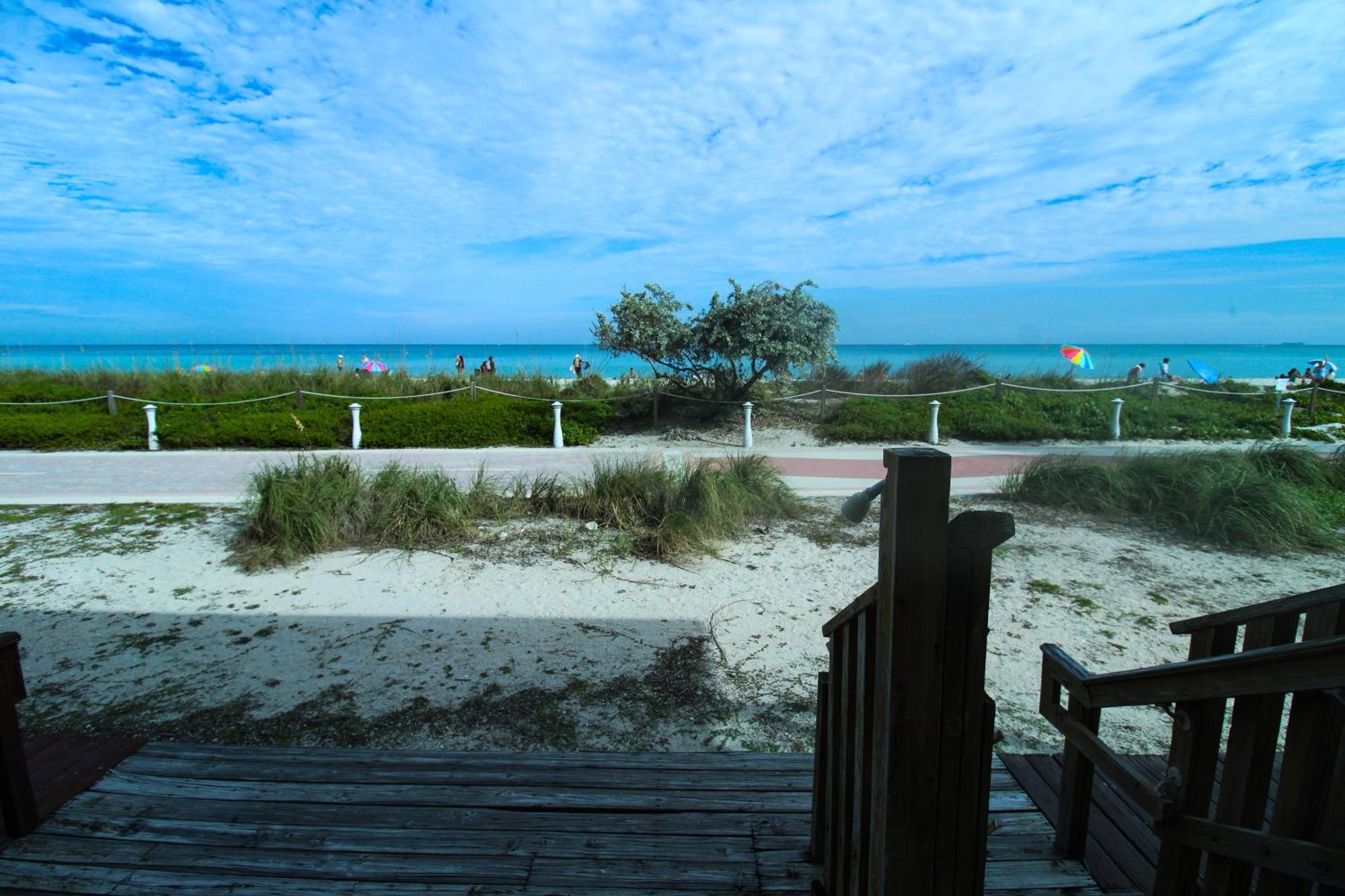 Castle Bth2 Stunning Oceanfront Townhouse, Private Access, Private Pool Access, Tennis And Free Parking! *