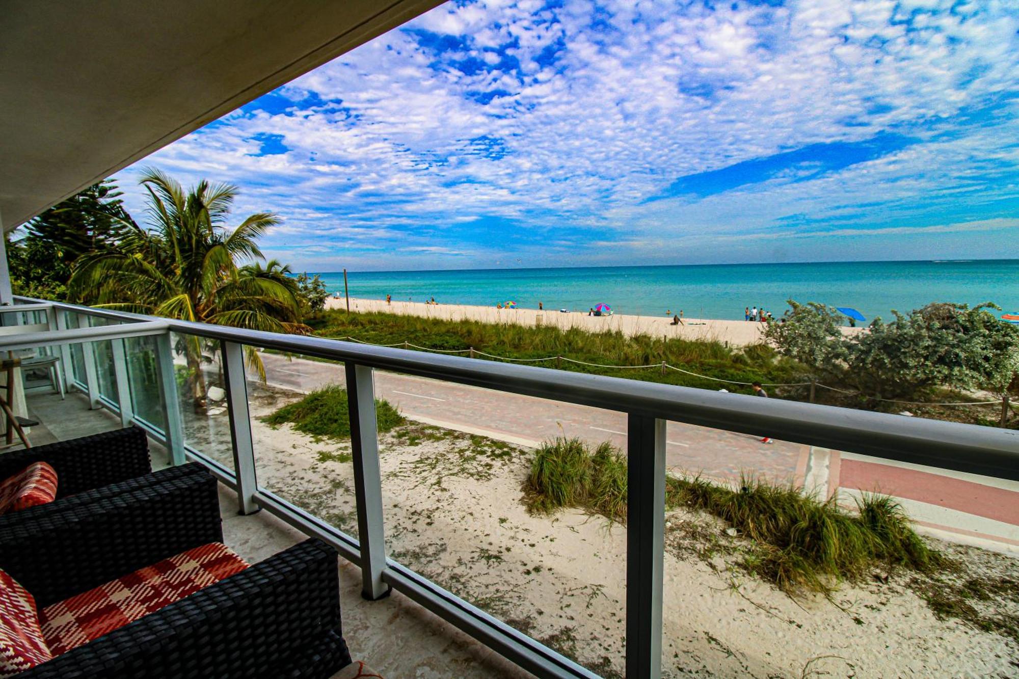 Castle Bth2 Stunning Oceanfront Townhouse, Private Access, Private Pool Access, Tennis And Free Parking! * Miami Beach