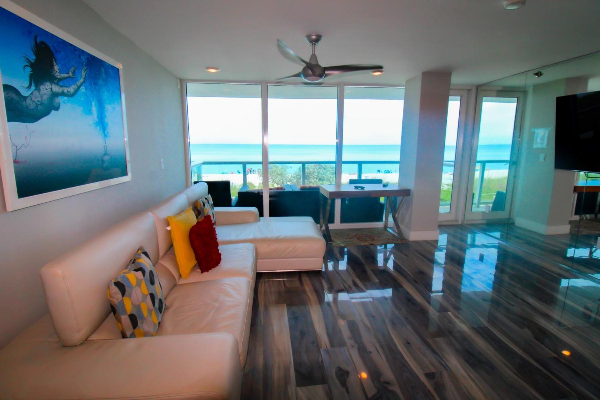 Castle Bth2 Stunning Oceanfront Townhouse, Private Access, Private Pool Access, Tennis And Free Parking! Holiday home *