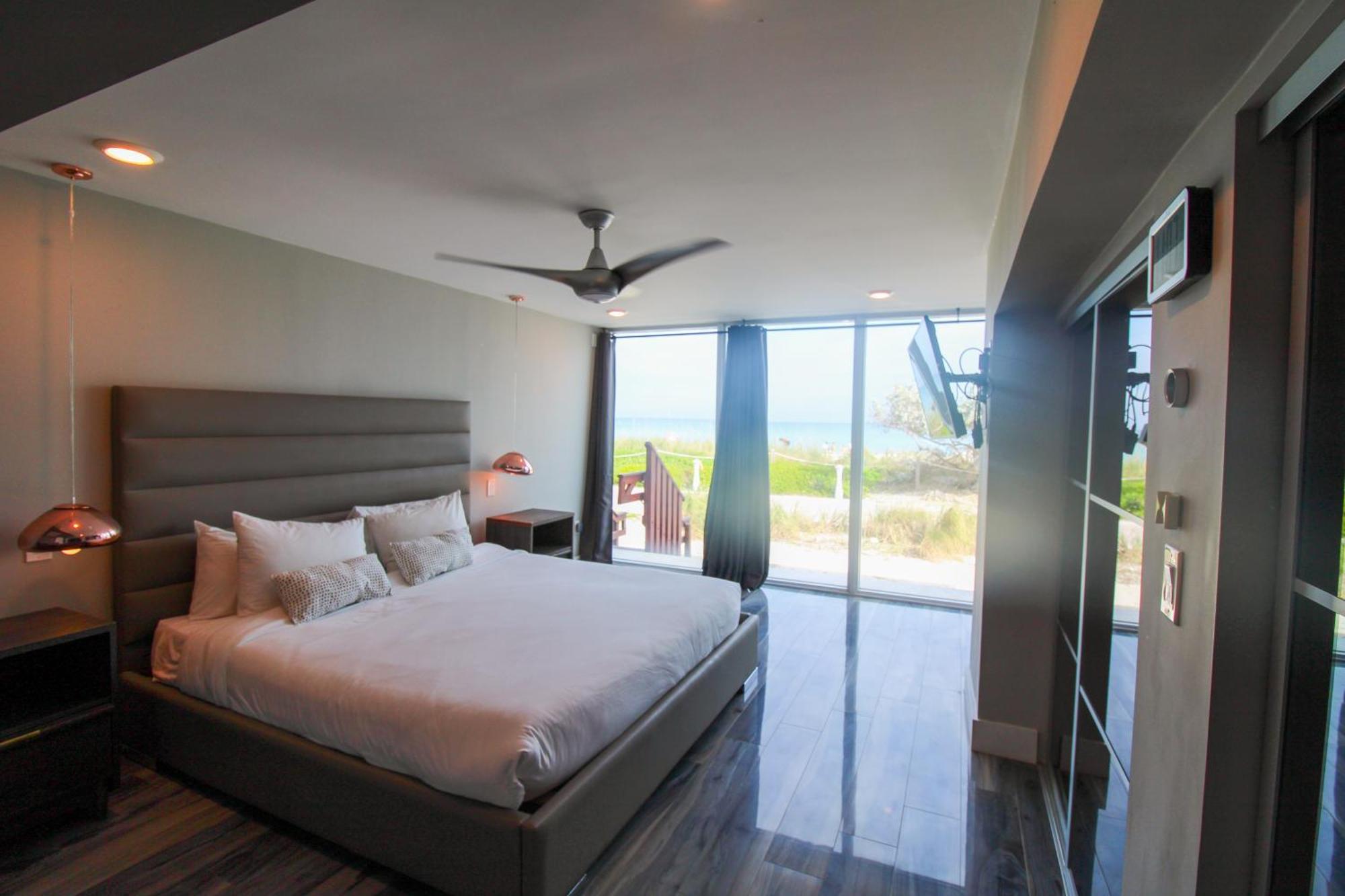 Castle Bth2 Stunning Oceanfront Townhouse, Private Access, Private Pool Access, Tennis And Free Parking! Miami Beach