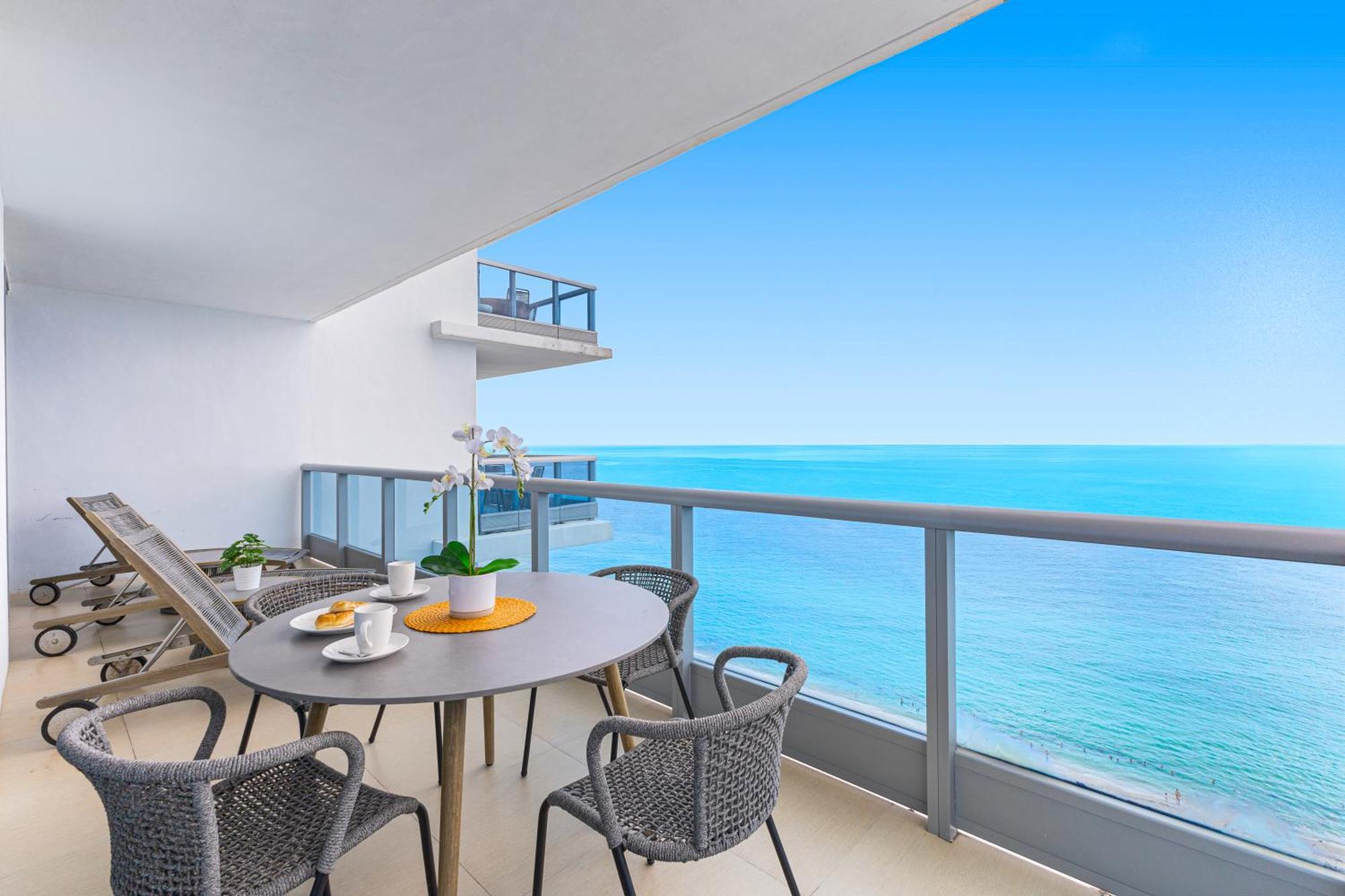 Dharma Miami At Monte Carlo Apartment