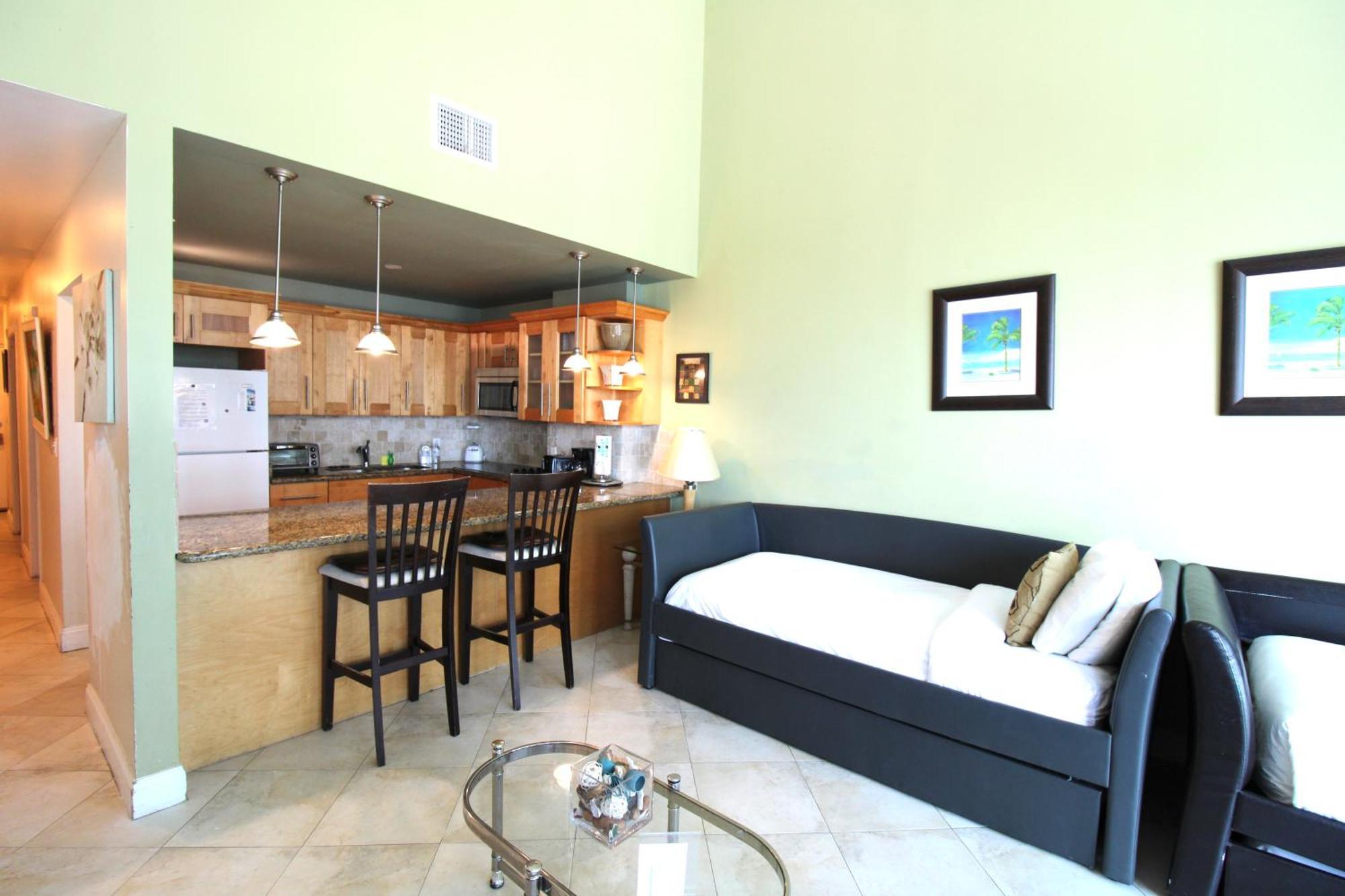 Holiday home Castle B17 Contemporary With Pool, Access And Free Parking Miami Beach