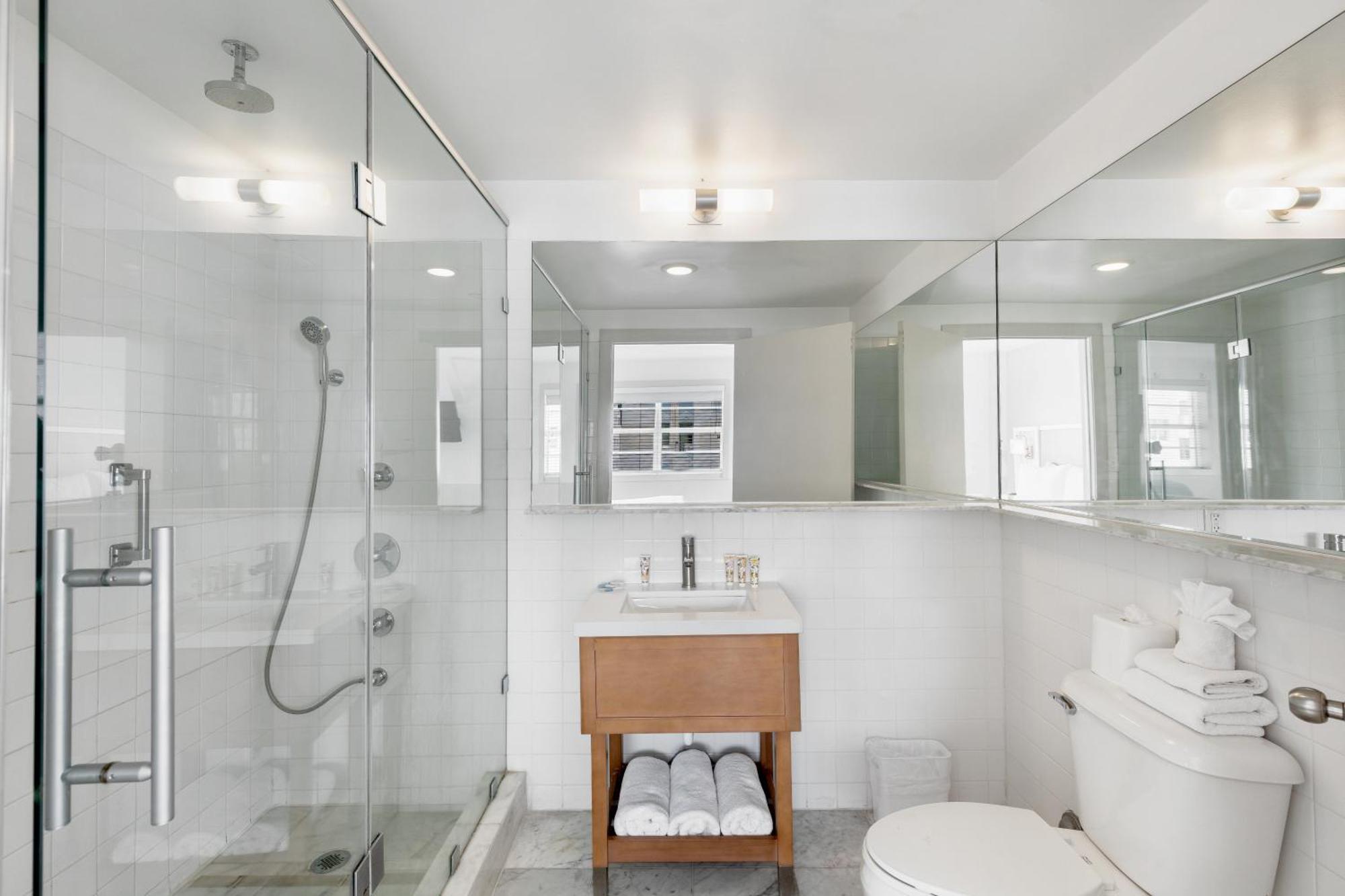 The One50 Hotel, Bw Signature Collection Hotel 3*