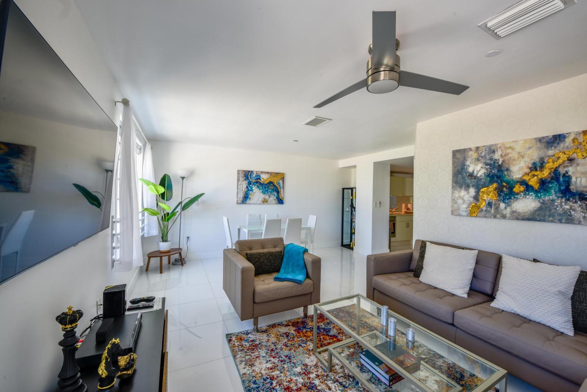 Carlyle Ocean Dr South 2 Bedroom Luxury Apartment