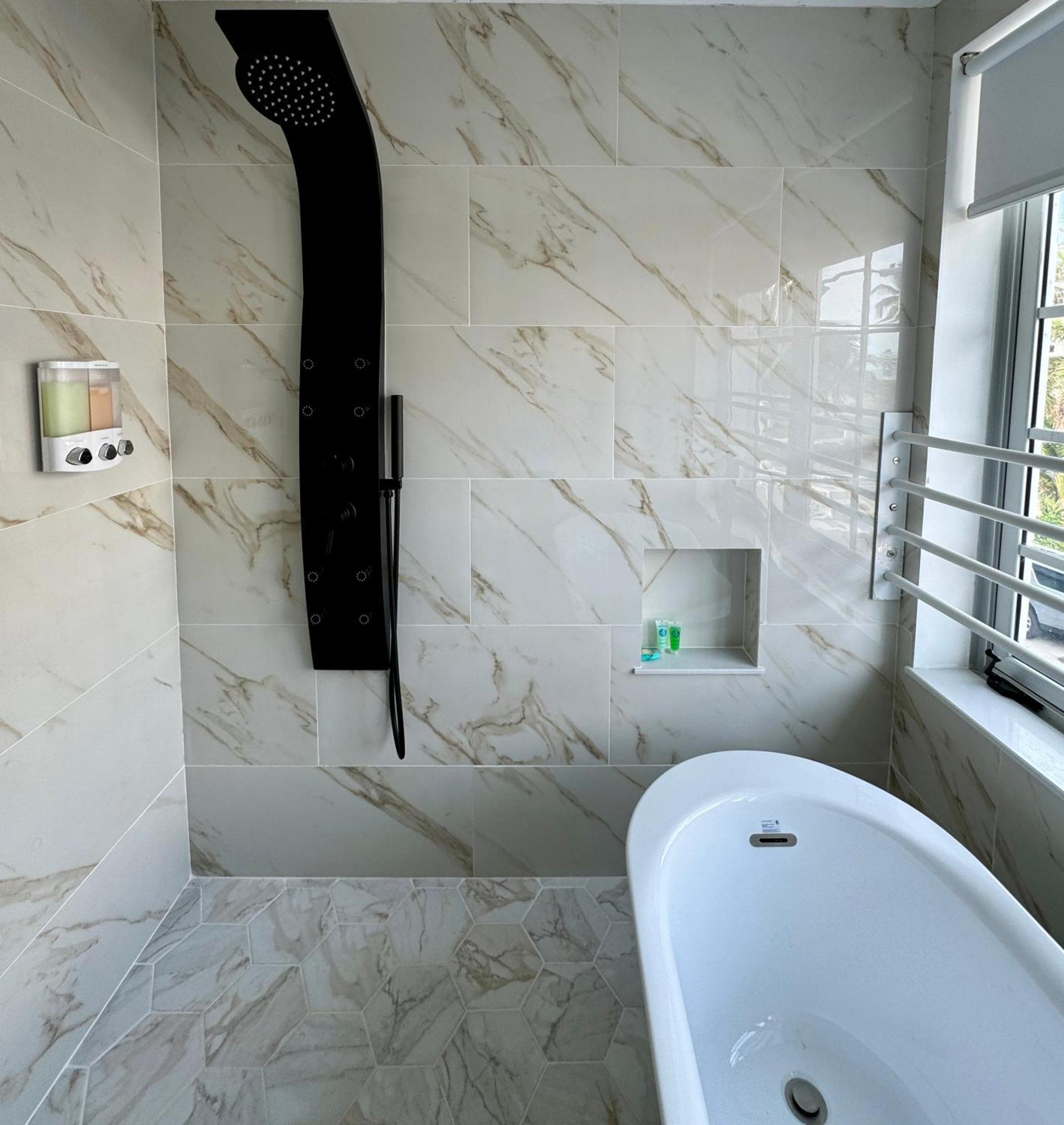 Apartment Carlyle Ocean Dr South 2 Bedroom Luxury *