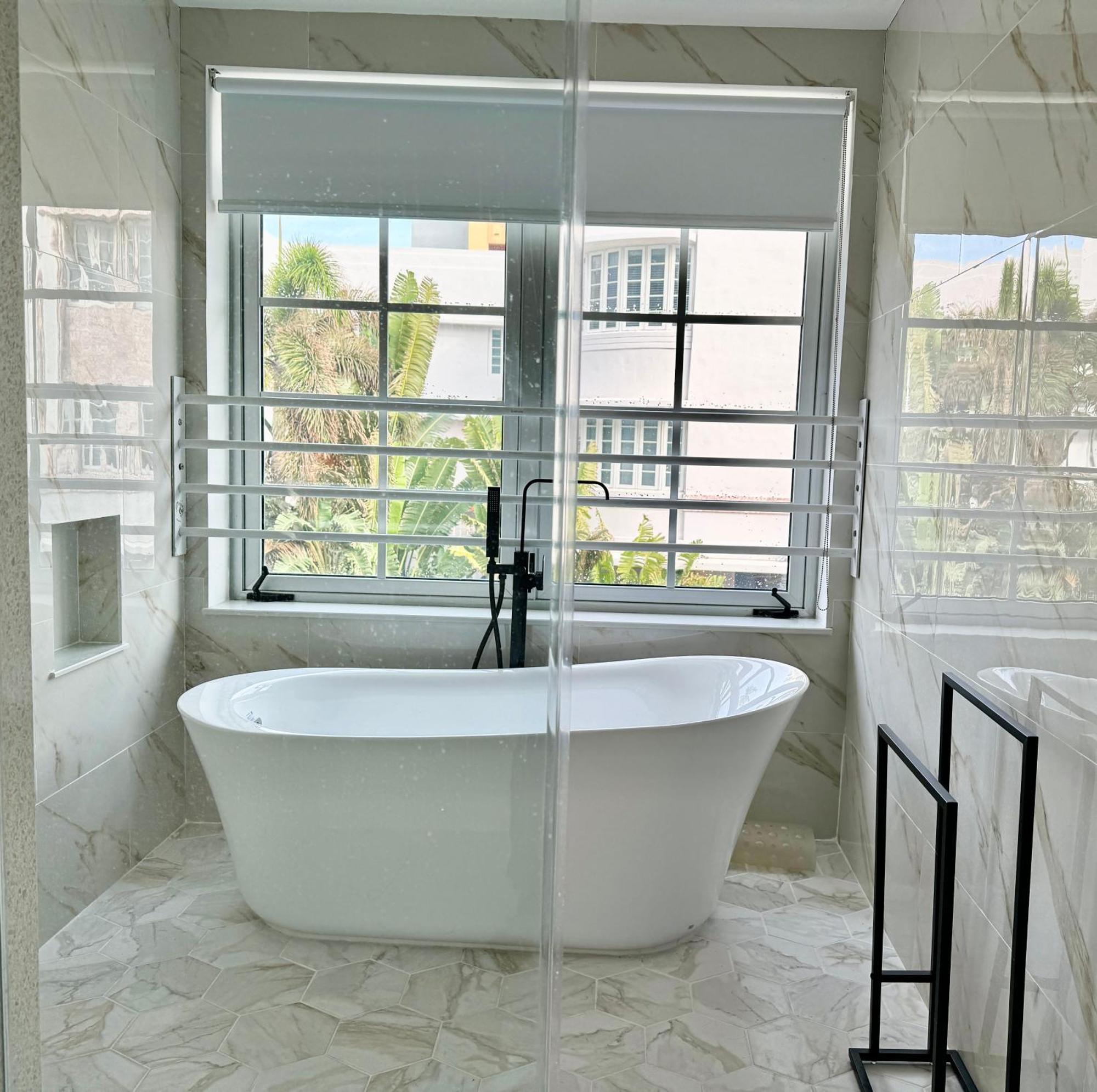 Carlyle Ocean Dr South 2 Bedroom Luxury * Miami Beach
