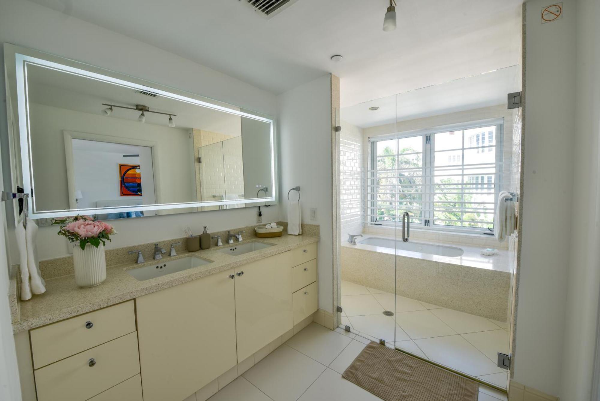 Carlyle Ocean Dr South 2 Bedroom Luxury *