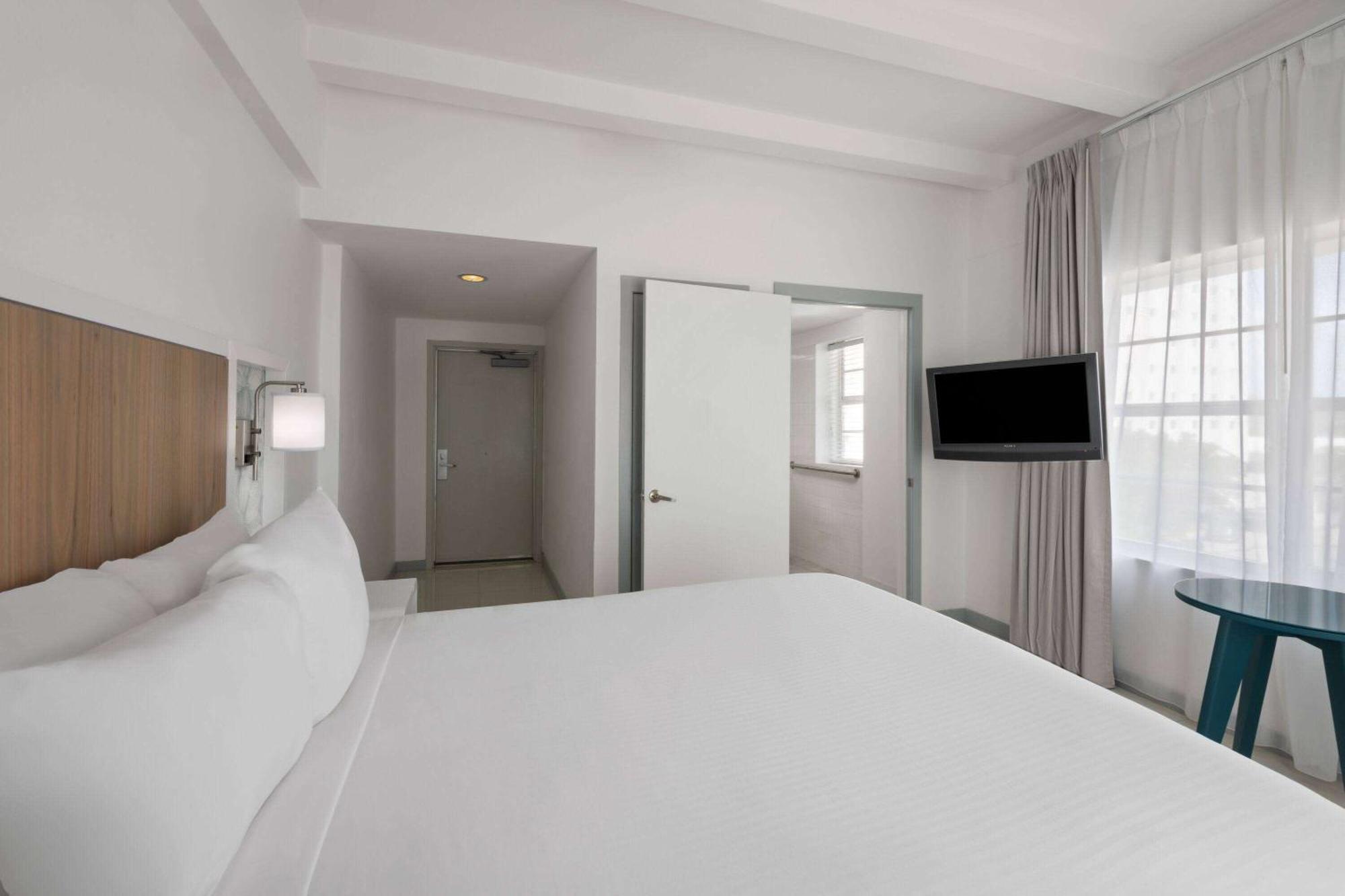 The One50 Hotel, Bw Signature Collection Hotel 3*