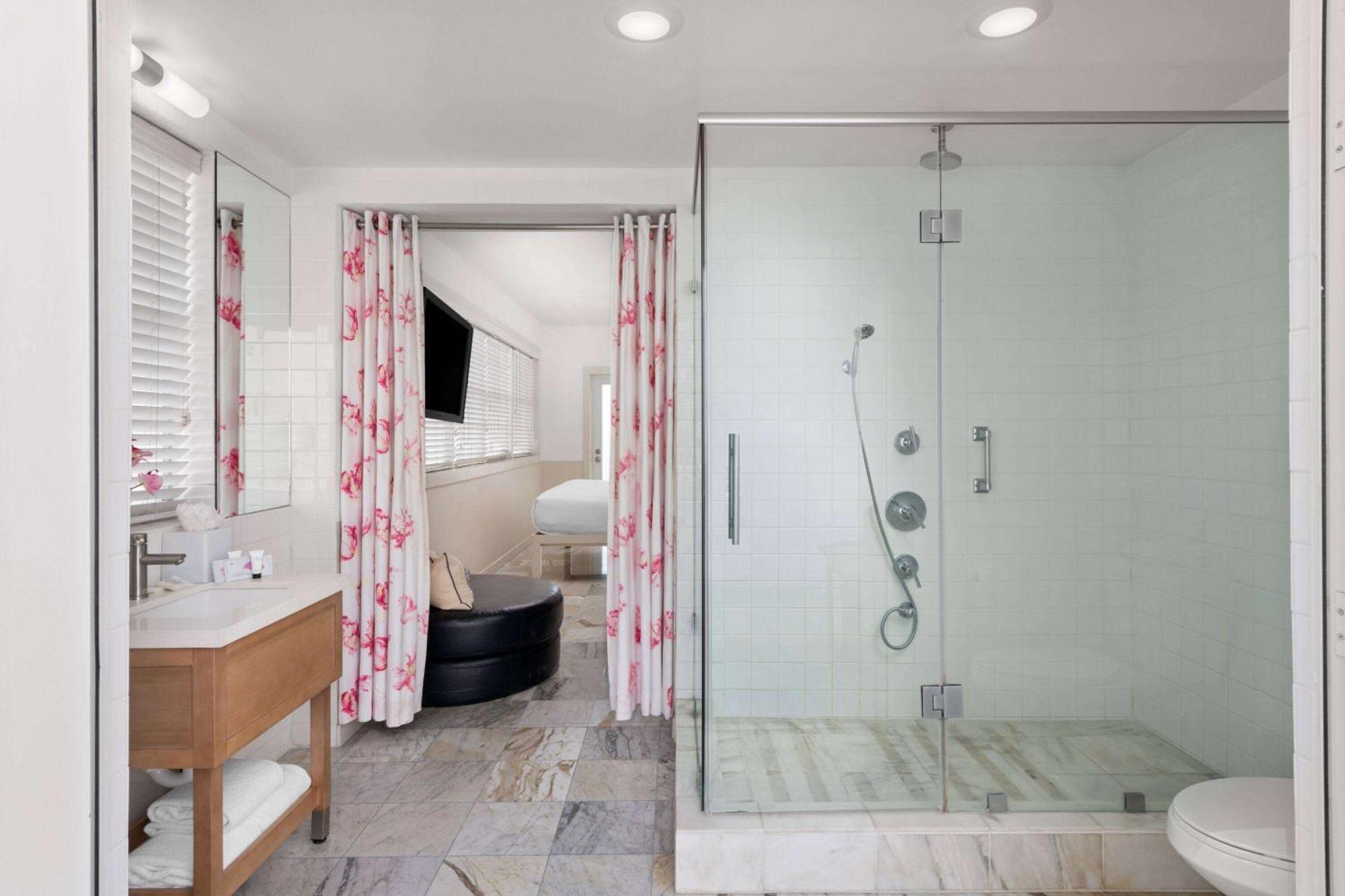 The One50 Hotel, Bw Signature Collection Hotel 3*