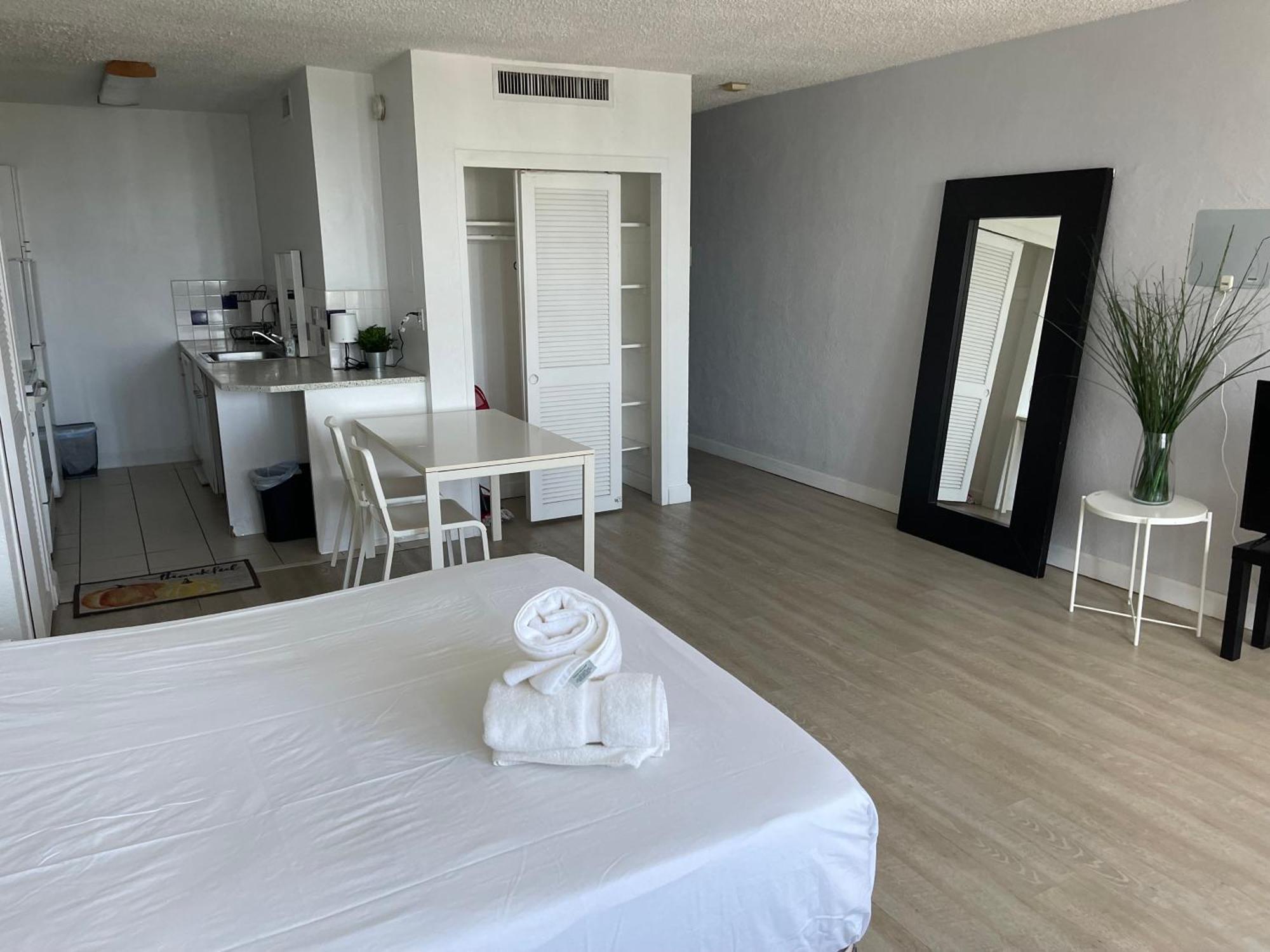 Stylish On The Bay Apartment Miami Beach