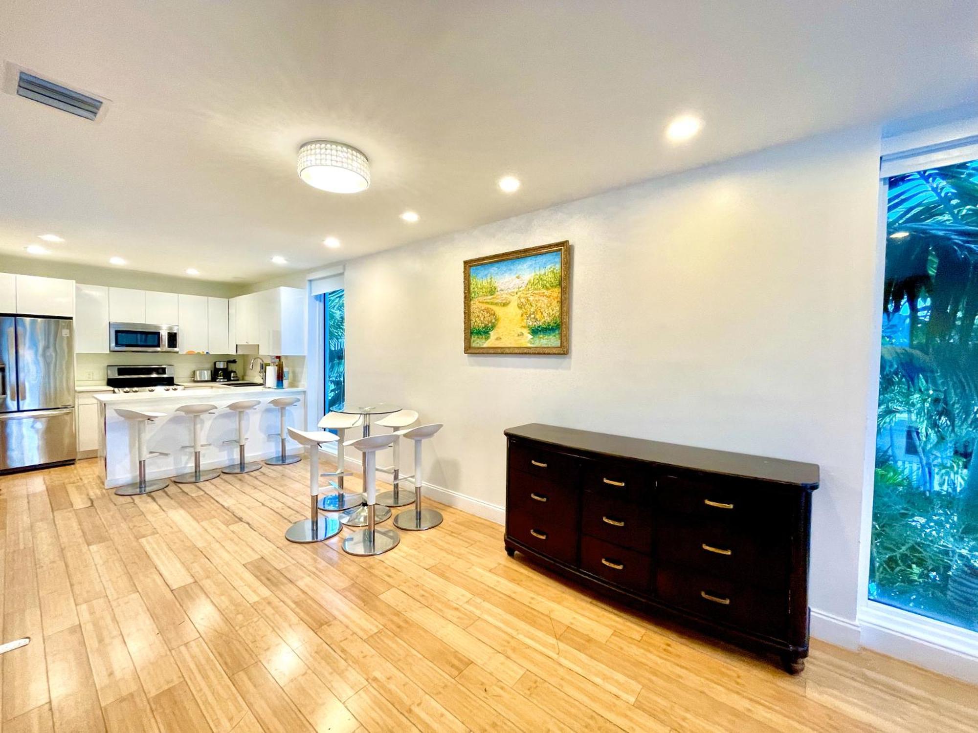 Apartment 15 Guests Luxurious South Beach With Rooftop Miami Beach