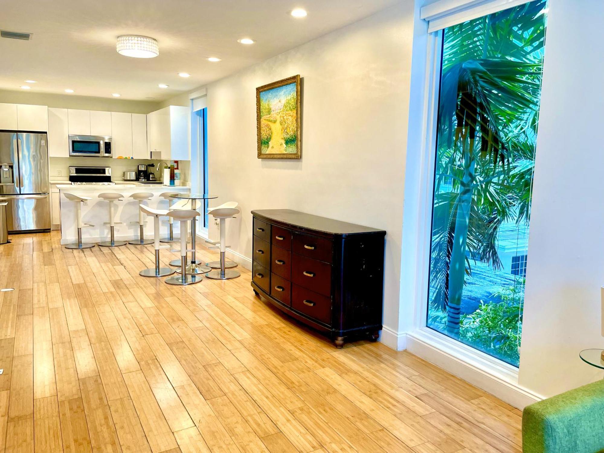 15 Guests Luxurious South Beach With Rooftop Apartment Miami Beach