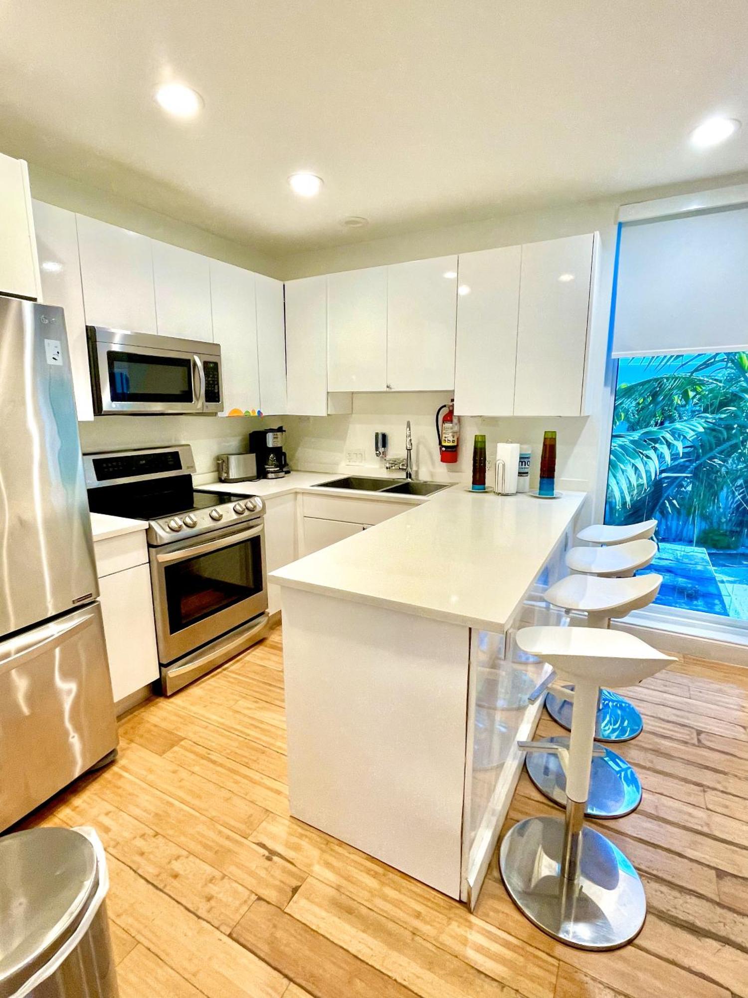 15 Guests Luxurious South Beach With Rooftop Apartment