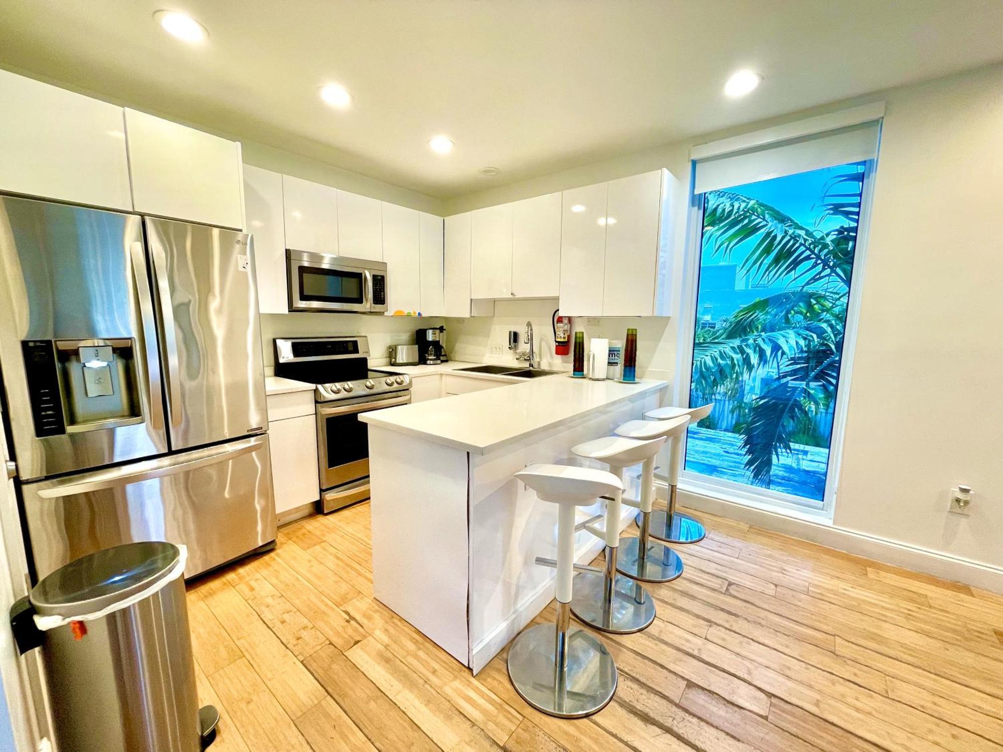 Apartment 15 Guests Luxurious South Beach With Rooftop Miami Beach