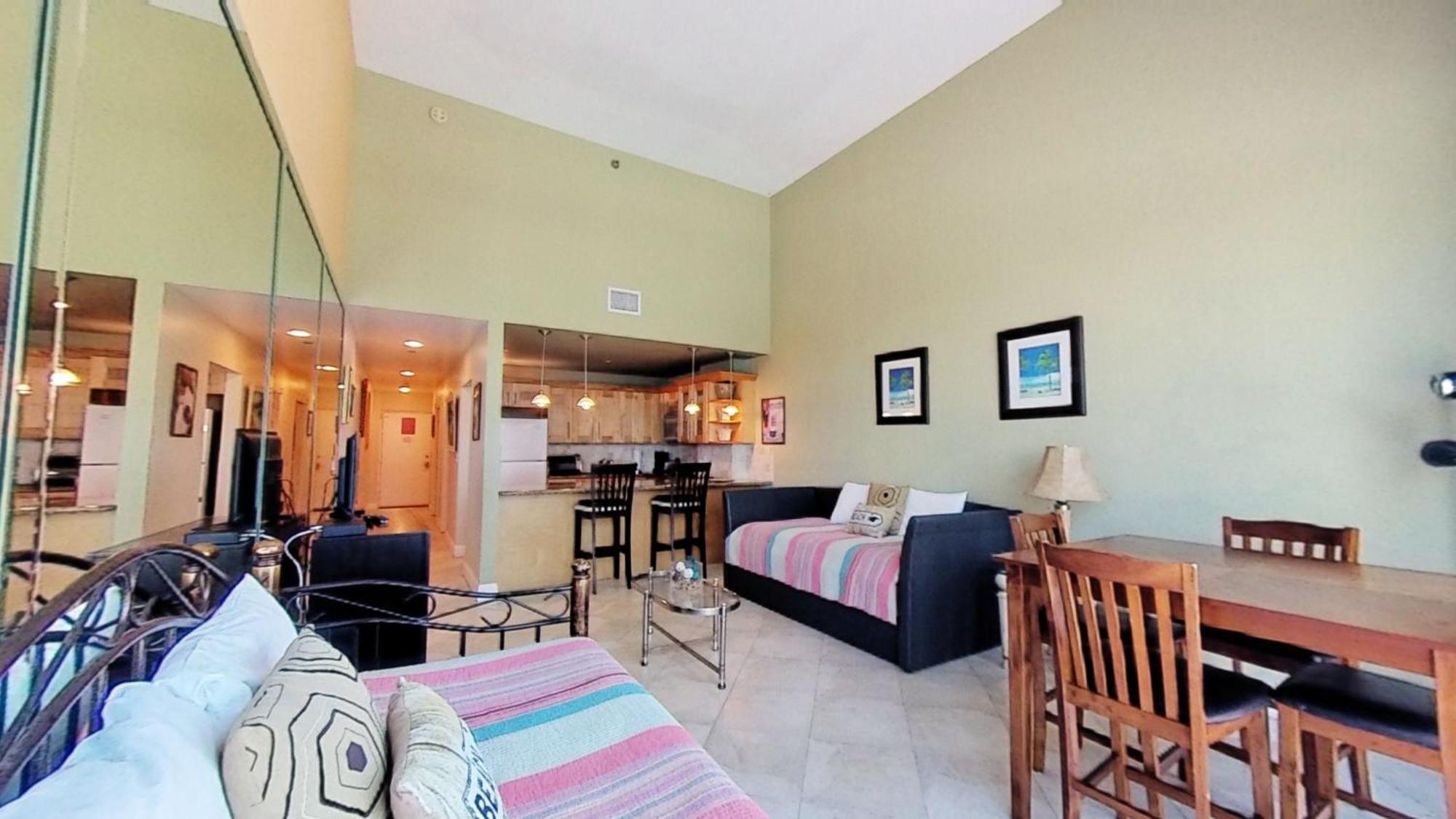 Castle B17 Contemporary With Pool, Access And Free Parking *