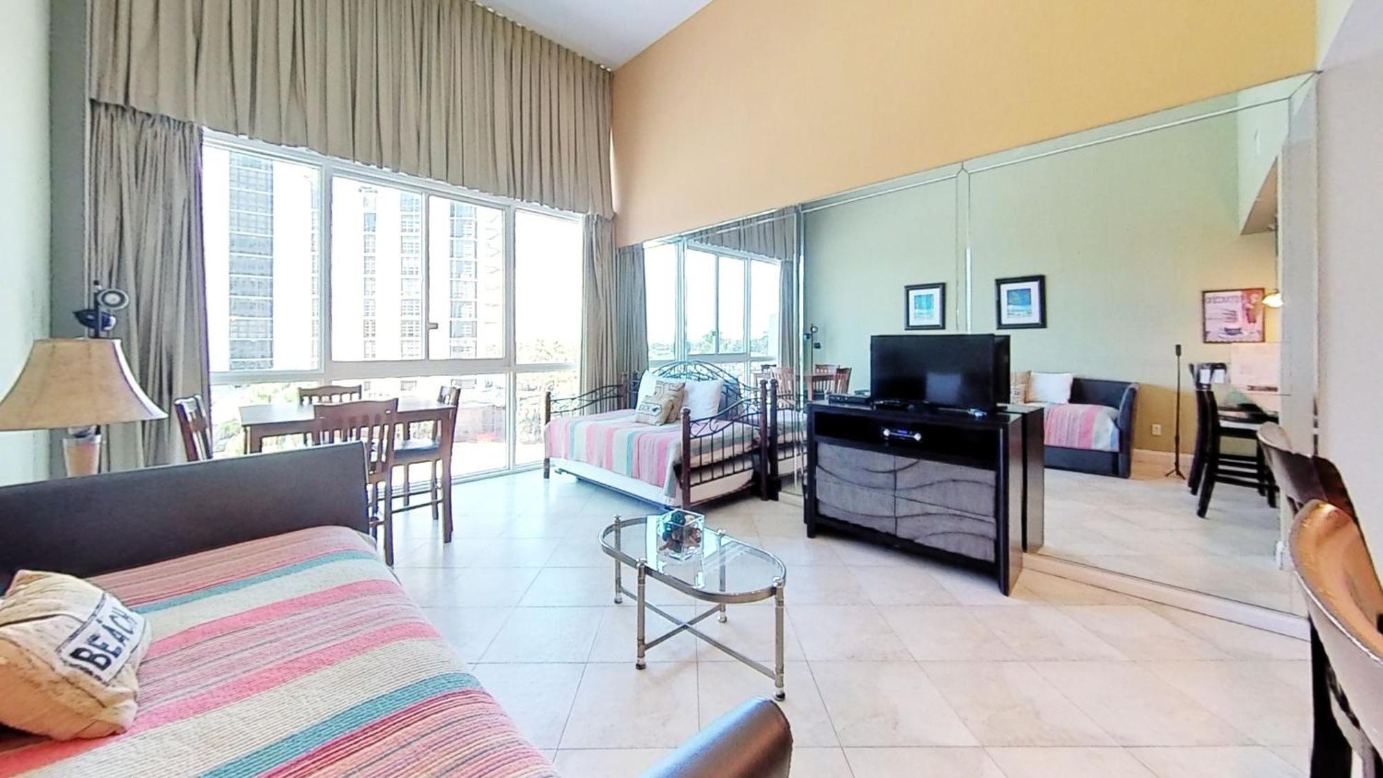 Castle B17 Contemporary With Pool, Access And Free Parking Holiday home Miami Beach