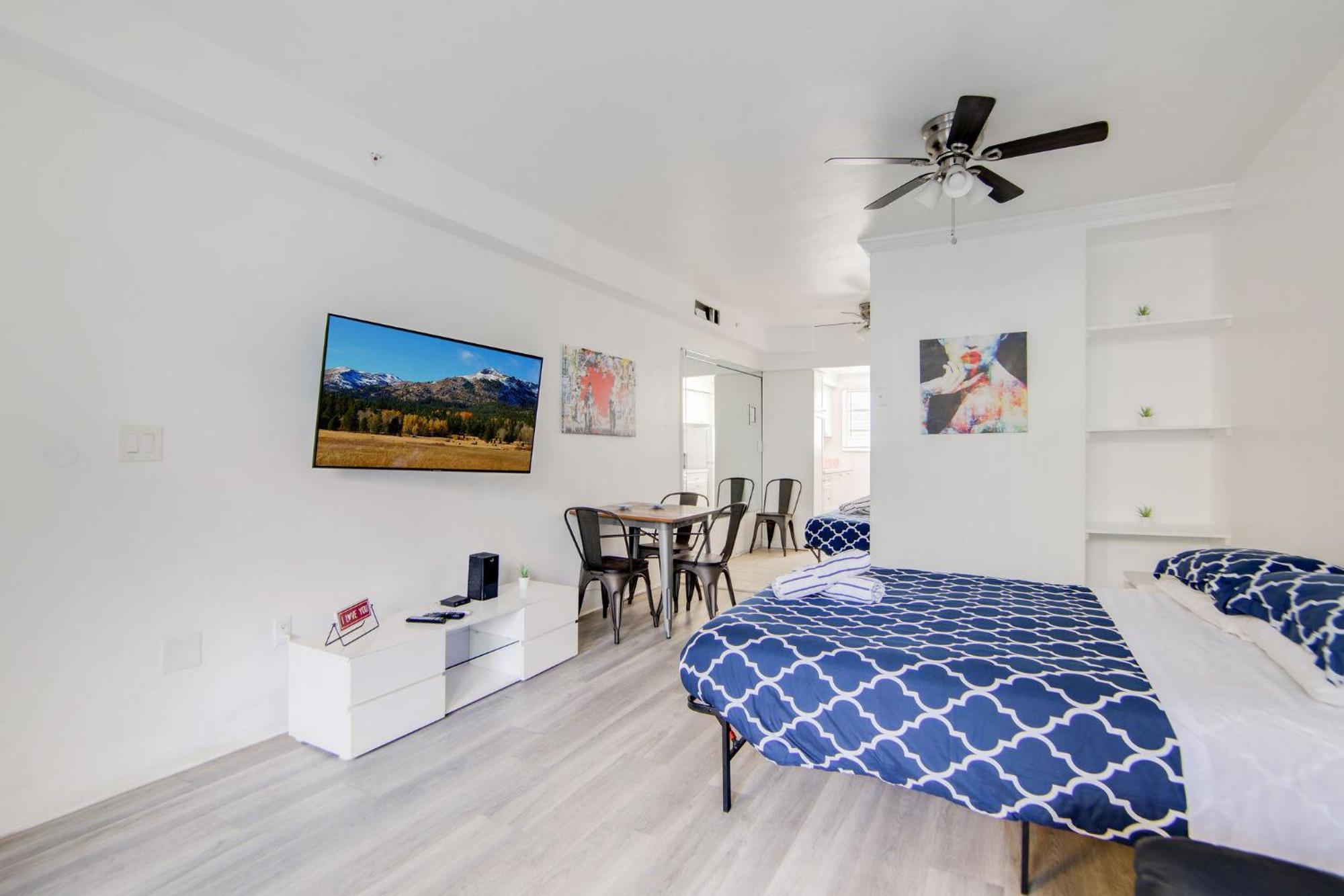 Ocean Drive Deal, W/2 Queen Beds, Near Apartment Miami Beach