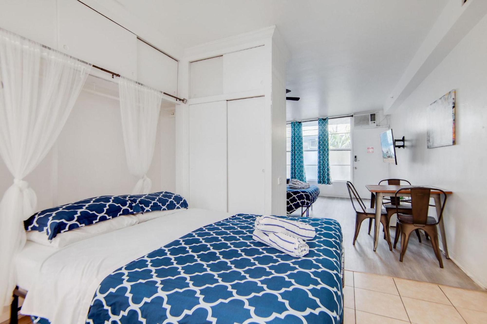 Apartment Ocean Drive Deal, W/2 Queen Beds, Near Miami Beach