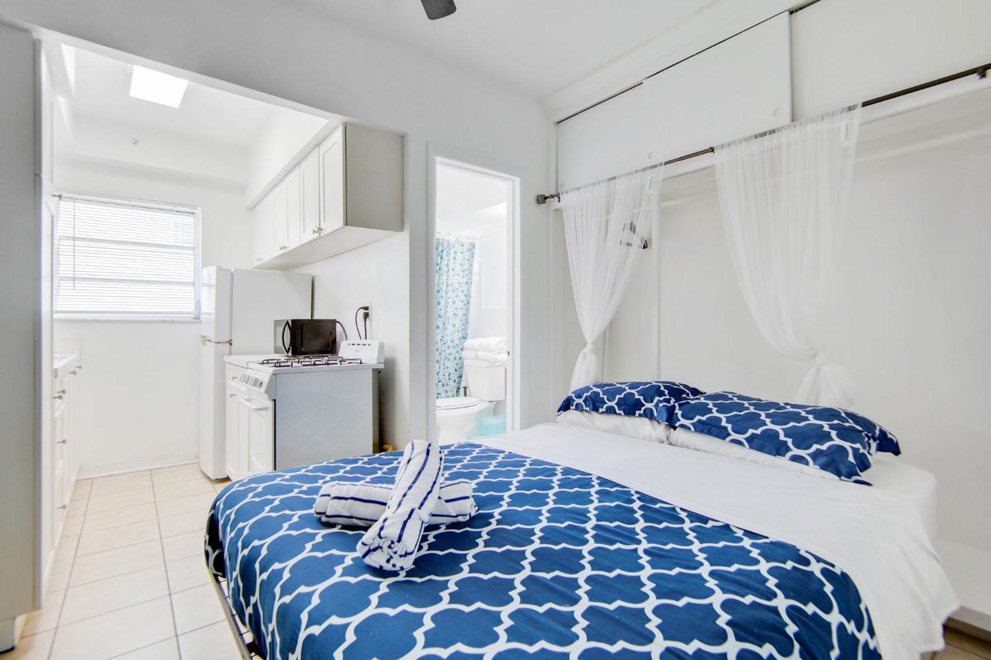 Ocean Drive Deal, W/2 Queen Beds, Near Apartment *