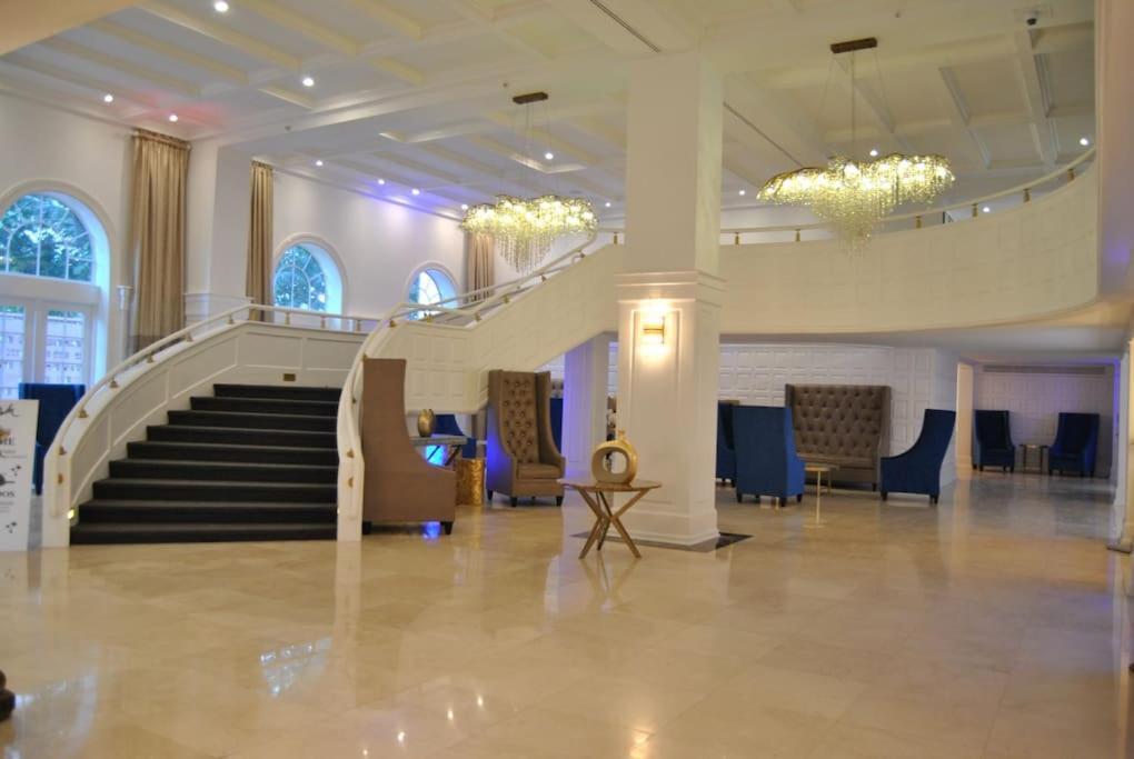 Apartment Ocean Front 2 Bedroom And 2 Bathroom At The Alexander *