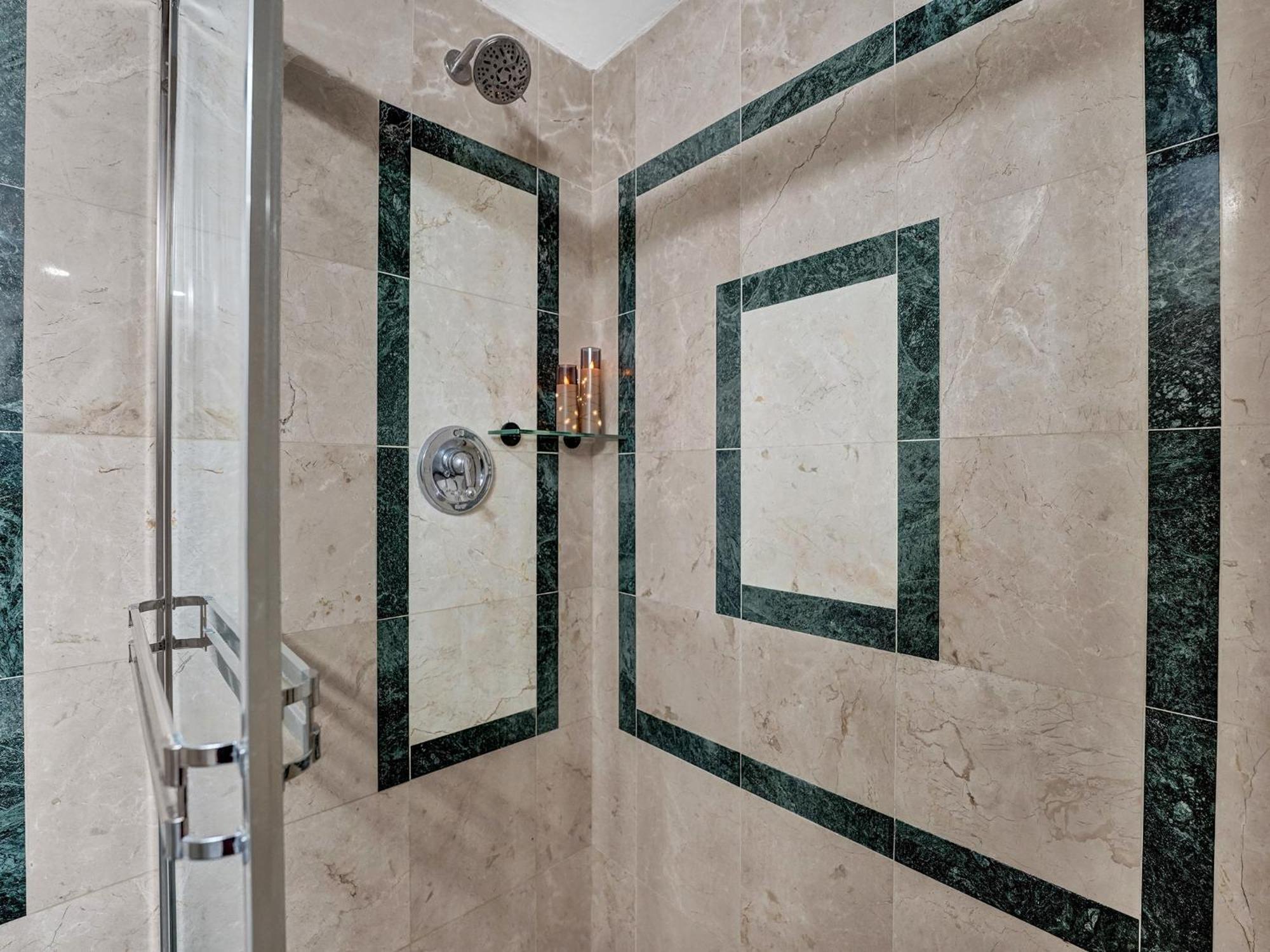 Ocean View 2 Bdrm 2 Ba 709 *