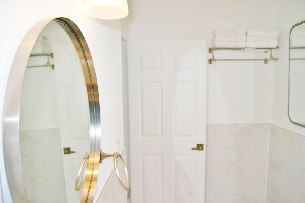 Tranquil 2 Bed 1 Bath At Beach, Glimpse Of The Ocean Miami Beach