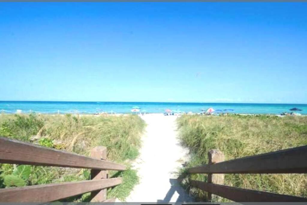 Tranquil 2 Bed 1 Bath At Beach, Glimpse Of The Ocean * Miami Beach