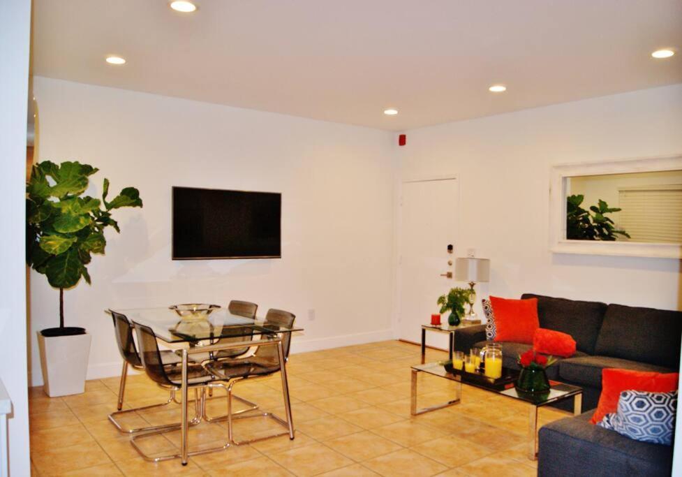 Tranquil 2 Bed 1 Bath At Beach, Glimpse Of The Ocean Miami Beach