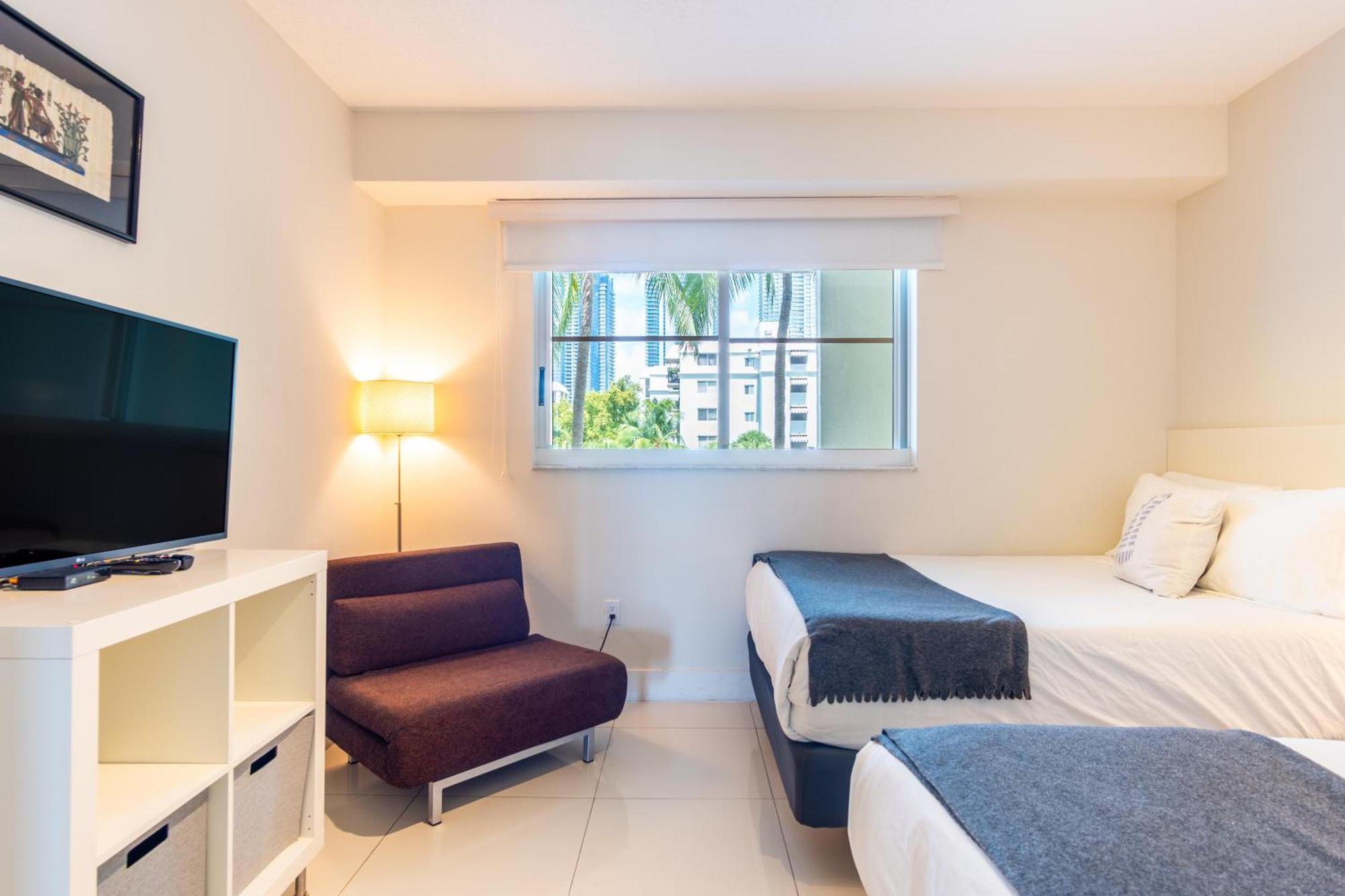 Apartment Golden Bay 33 *