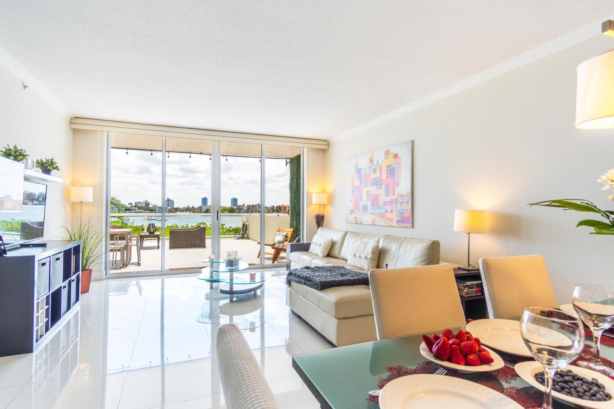 Golden Bay 33 Apartment *